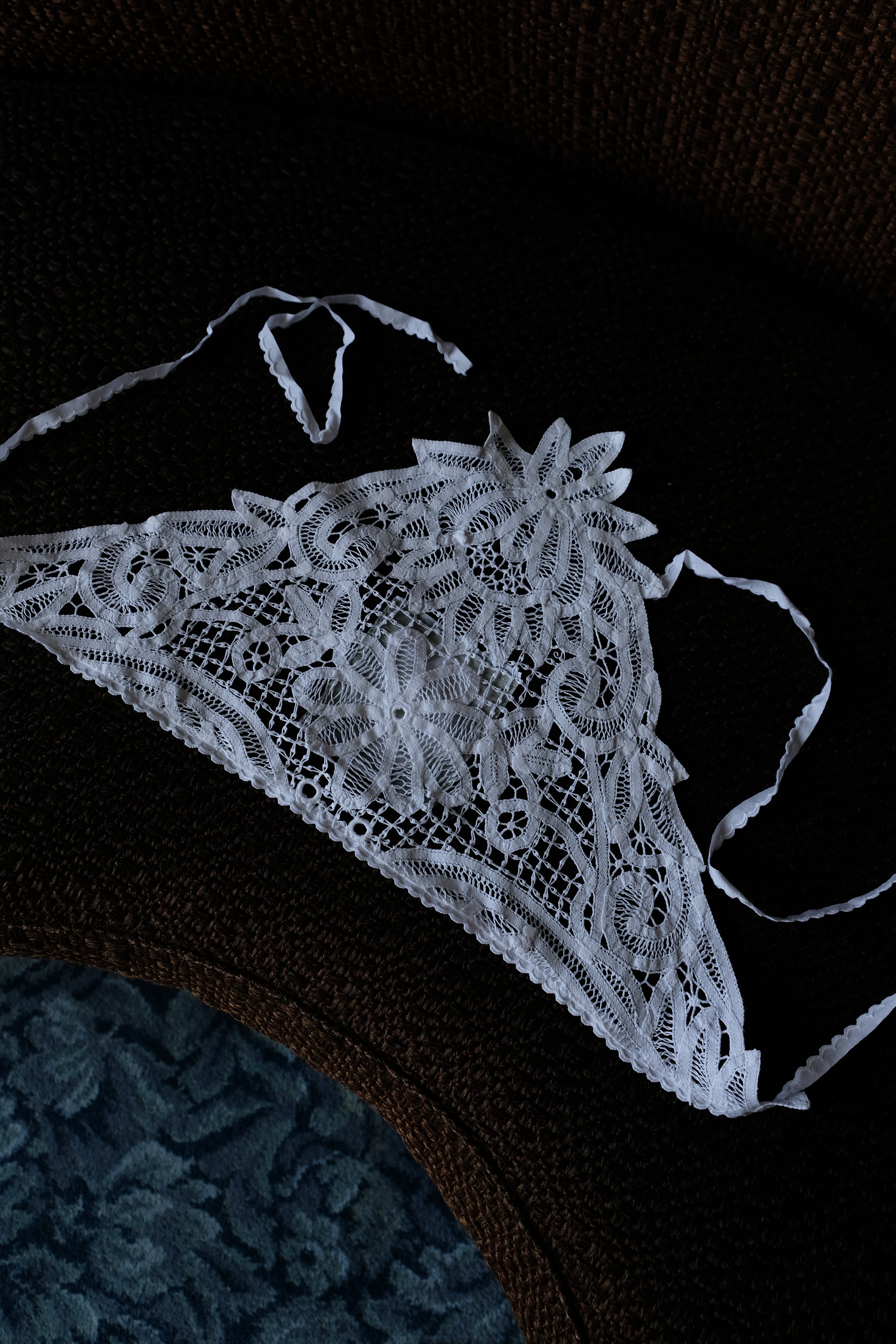 EMMA VERDIER KREMER – Fichu Héritage en dentelle blanche ajourée