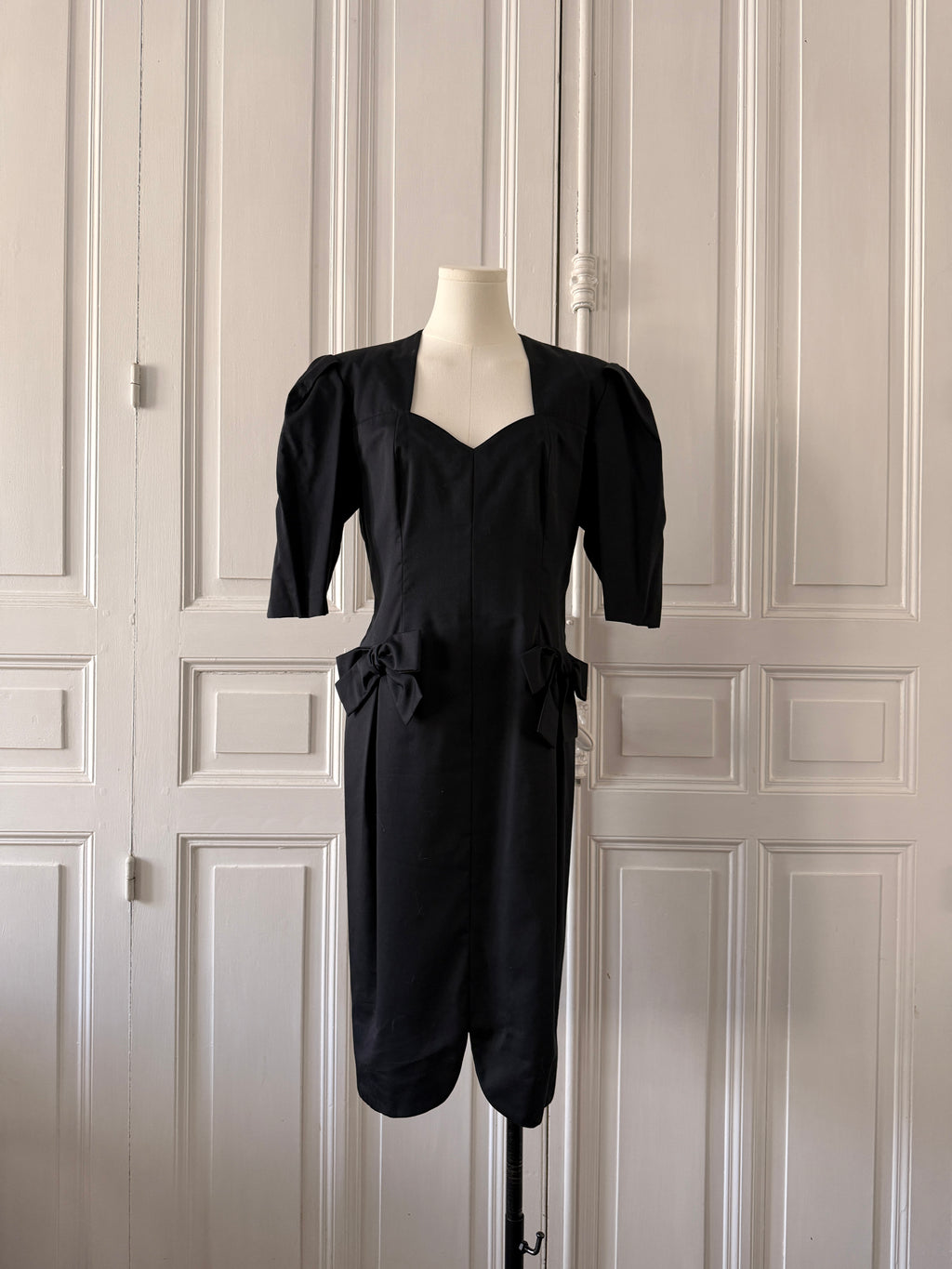 GUY LAROCHE Robe noire taille 38 noeuds