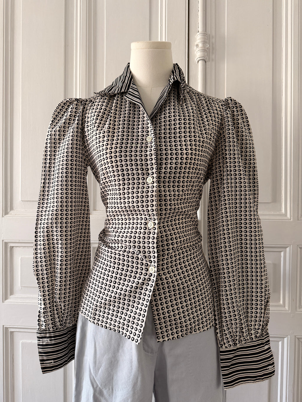 VINTAGE corsage chemisier année 70 noir et blanc manche bouffante col lavalière encolure rayée