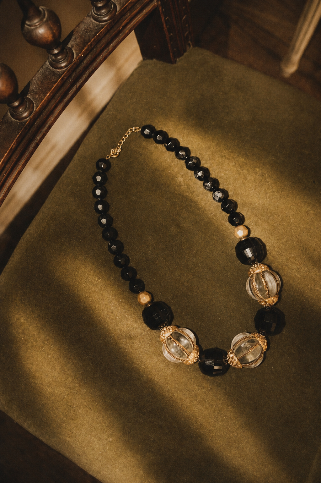 VINTAGE sautoir année 80 perles noires dorées et transparentes