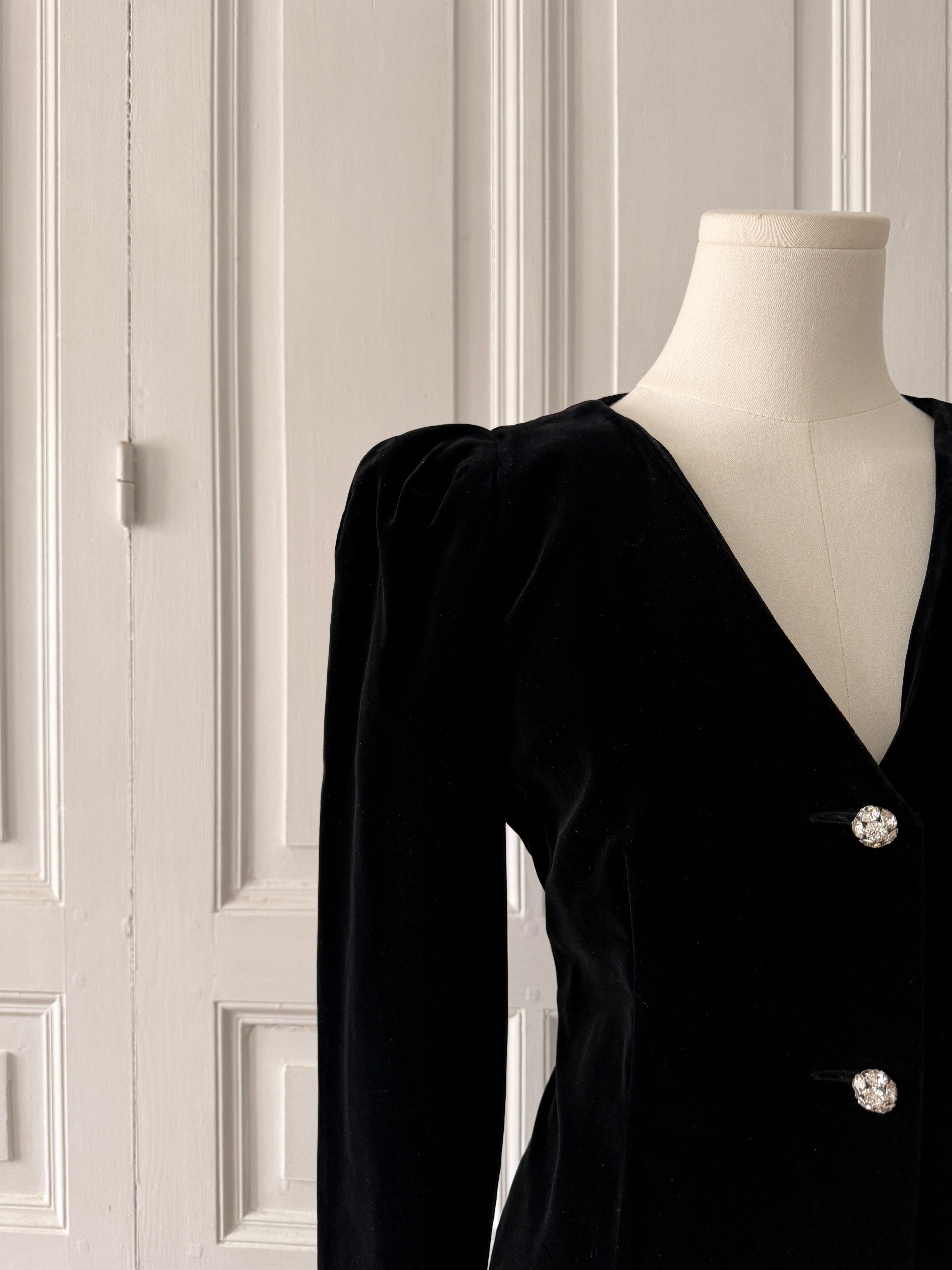 GUY LAROCHE Robe en velours boutons bijoux argentés et strassés 36
