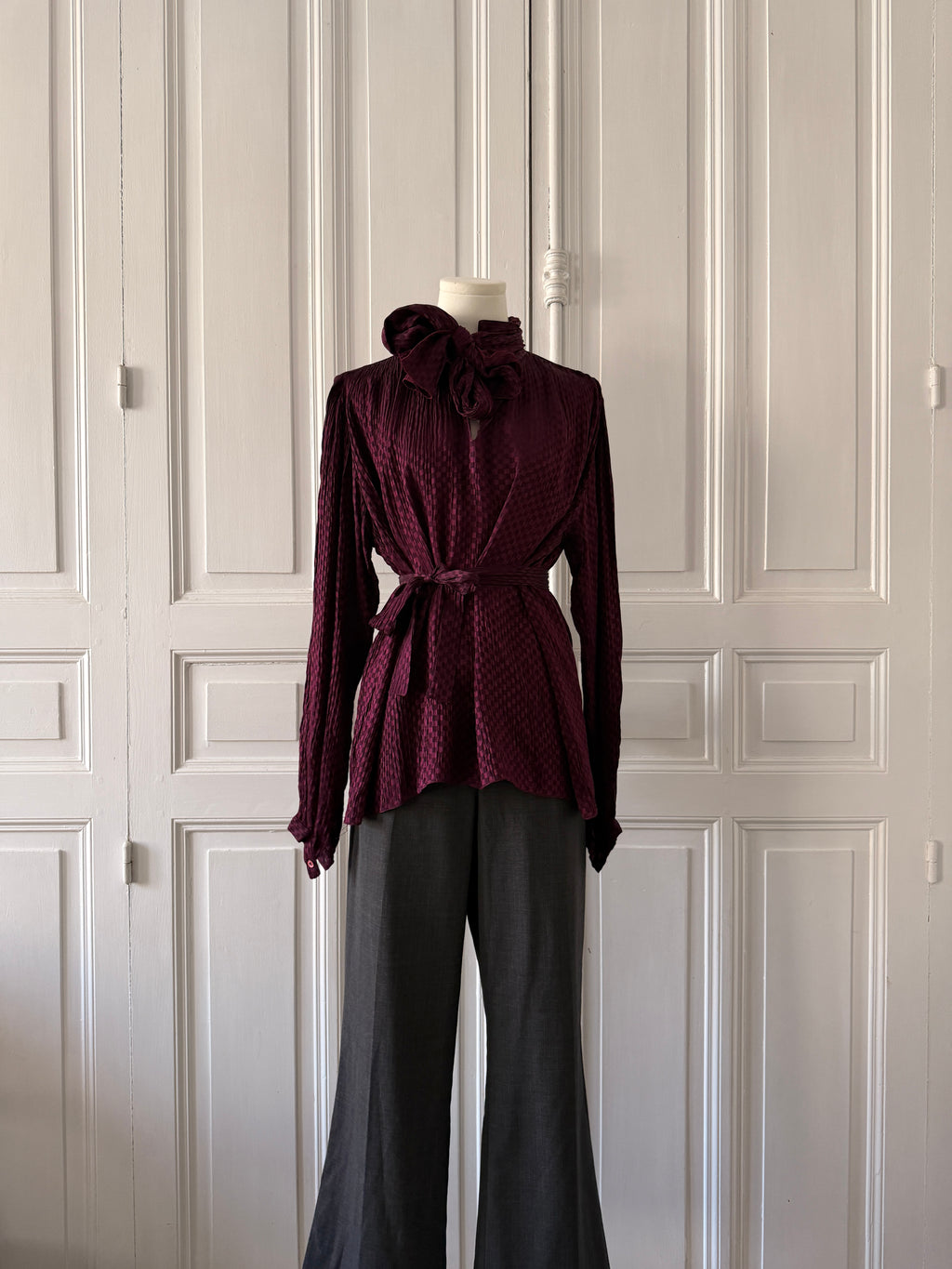 TED LAPIDUS Chemisier en soie manche bouffante col lavallière taille 38