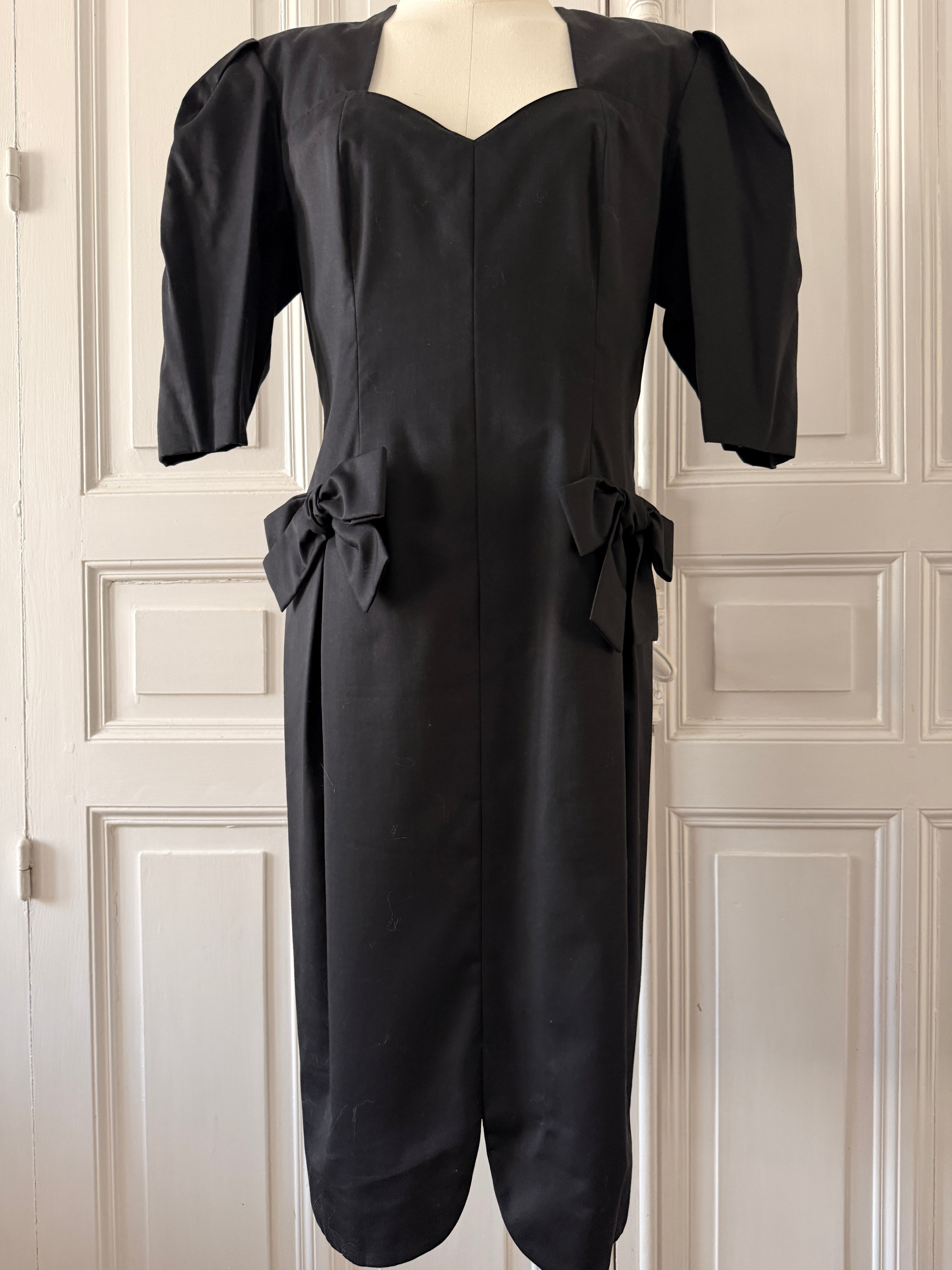 GUY LAROCHE Robe noire taille 38 noeuds