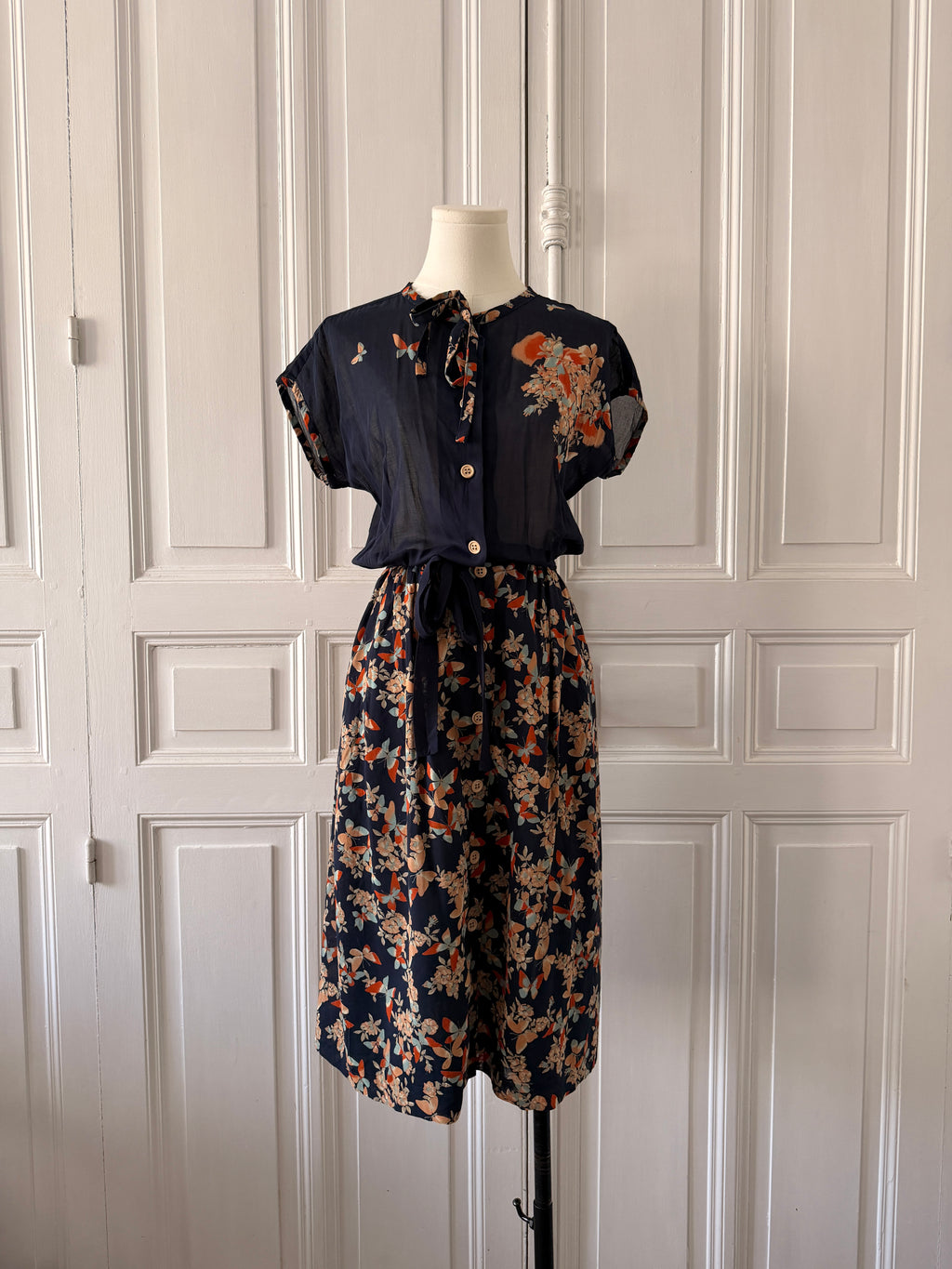 VINTAGE Made in France robe bleue marine fleurie taille 1