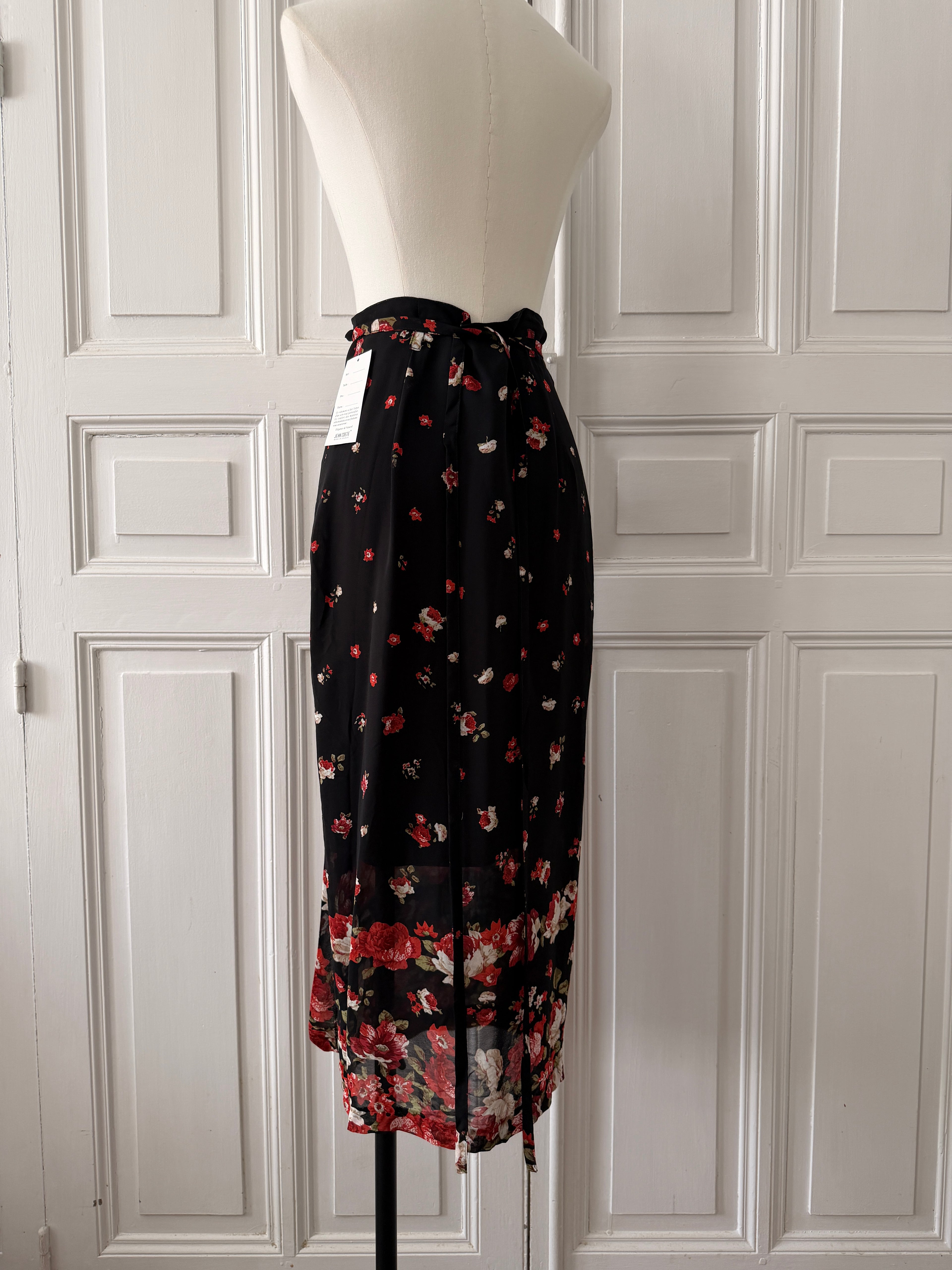 Y2K VINTAGE Jupe portefeuille noire à fleurs rouges