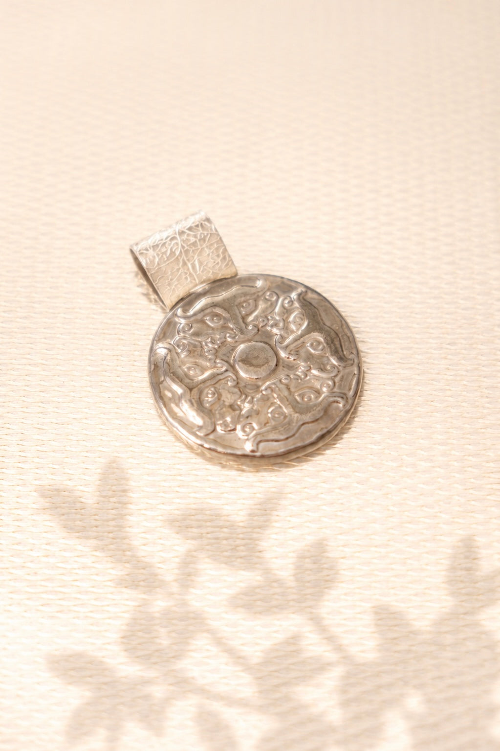 VINTAGE Pendentif en argent et porcelaine