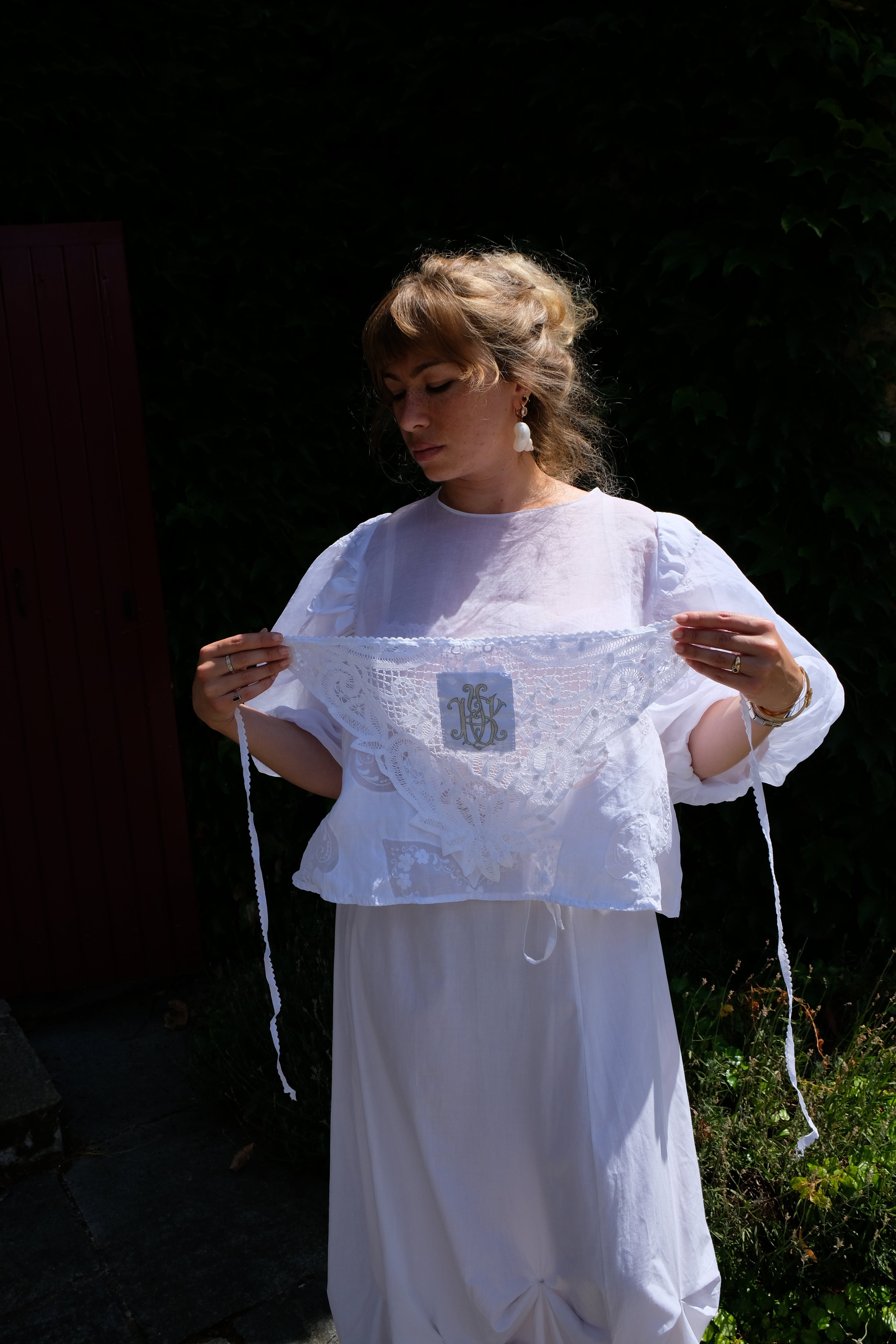 EMMA VERDIER KREMER – Fichu Héritage en dentelle blanche ajourée