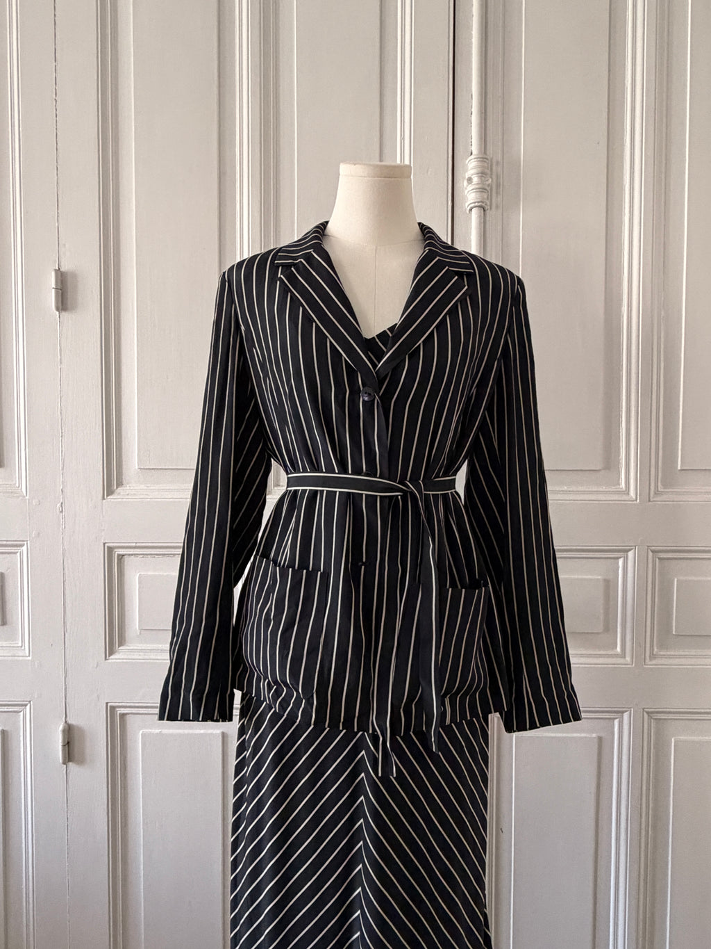 CYRILLUS Ensemble soie veste tailleur robe noir rayé écru taille 36