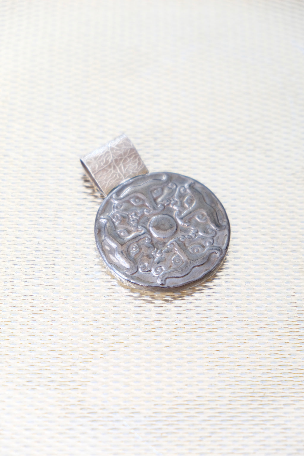 VINTAGE Pendentif en argent et porcelaine