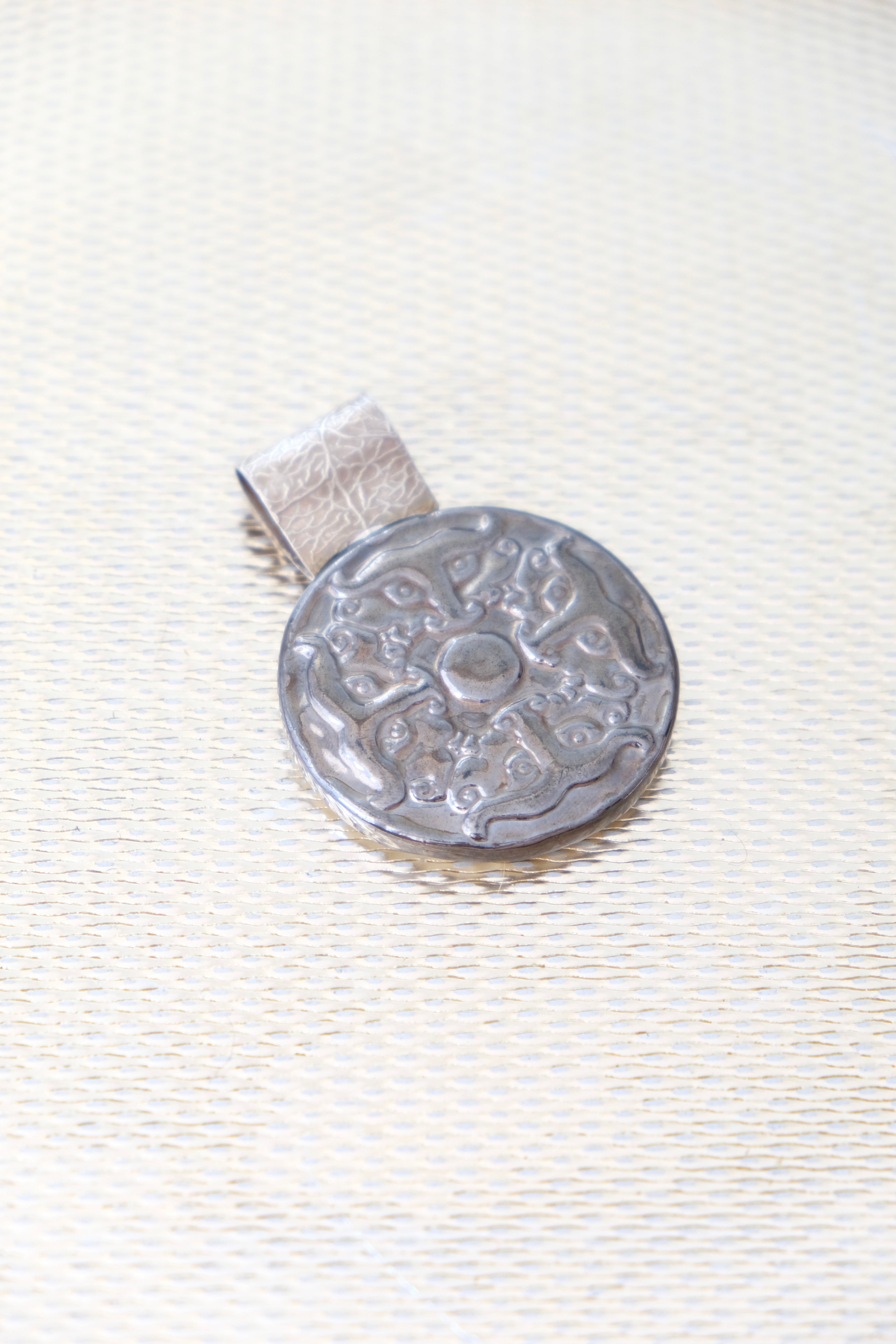 VINTAGE Pendentif en argent et porcelaine