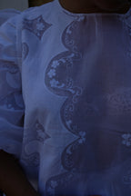 EMMA VERDIER KREMER Blouse Héritage en organza motif devant