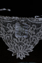 EMMA VERDIER KREMER – Fichu Héritage en dentelle blanche ajourée