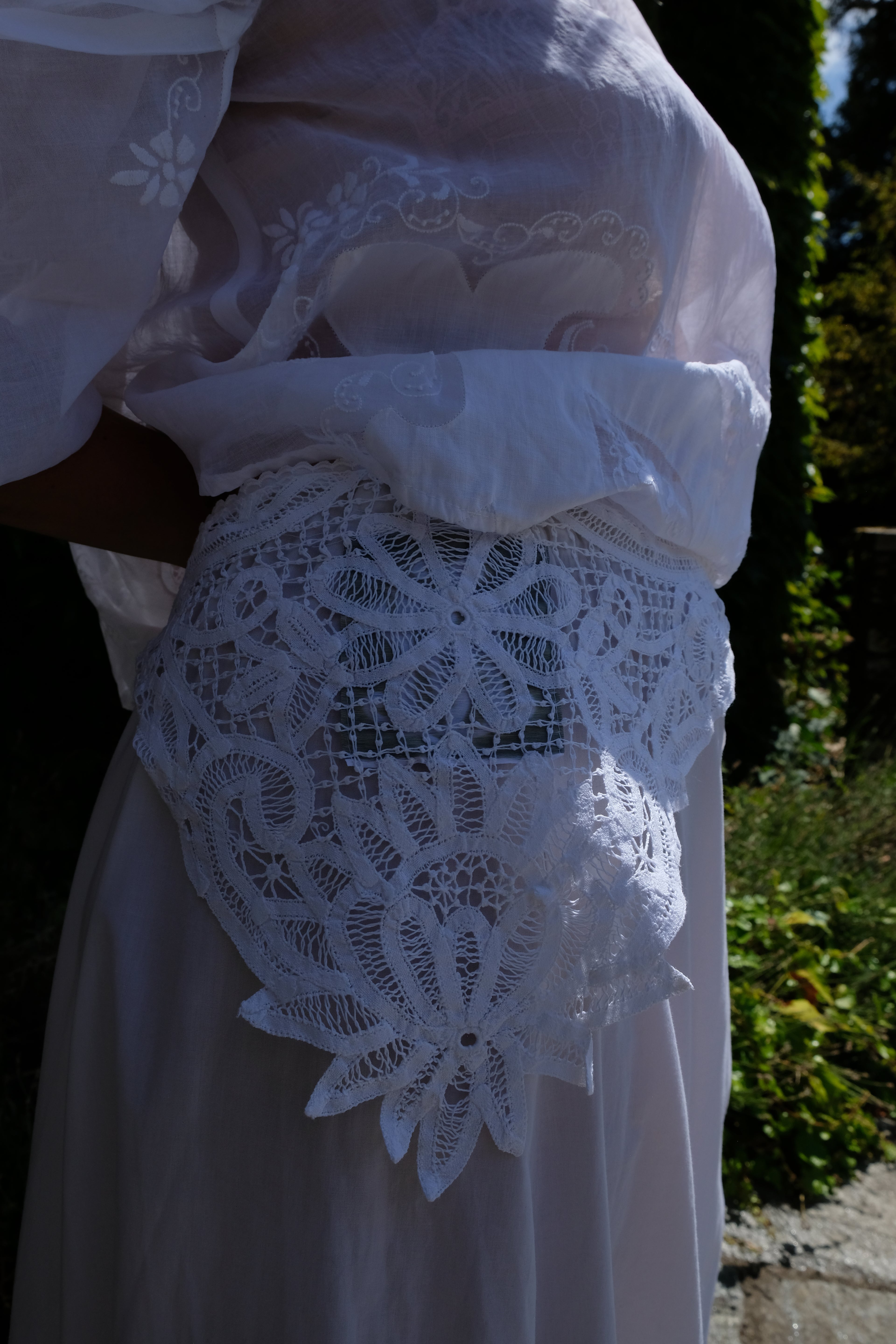 EMMA VERDIER KREMER – Fichu Héritage en dentelle blanche ajourée