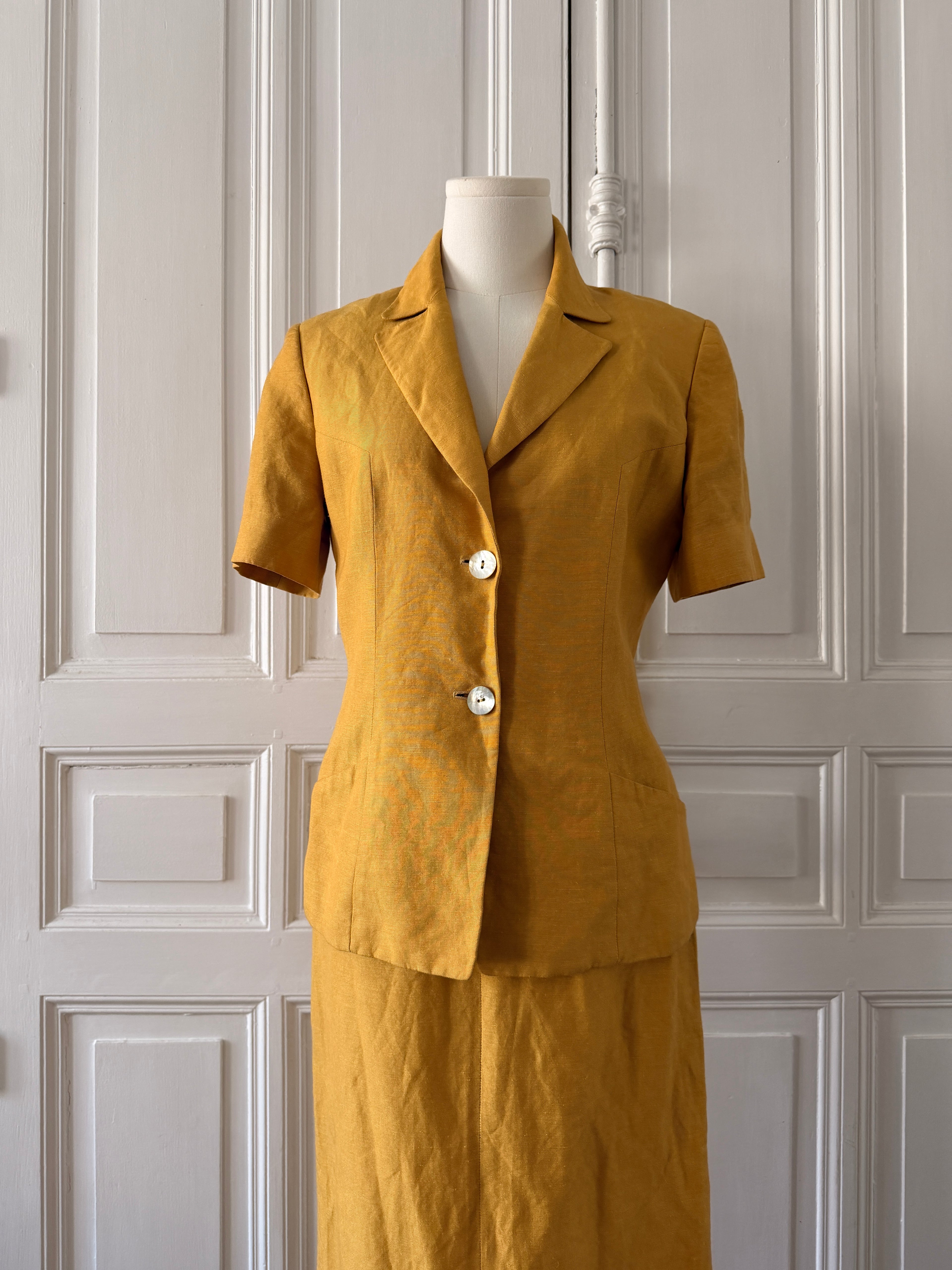 CACHAREL Ensemble tailleur jupe veste manche courte moutarde lin taille 36