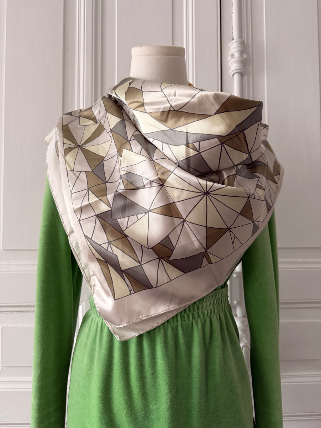 GUY LAROCHE foulard beige vert anis pastel multicolore
