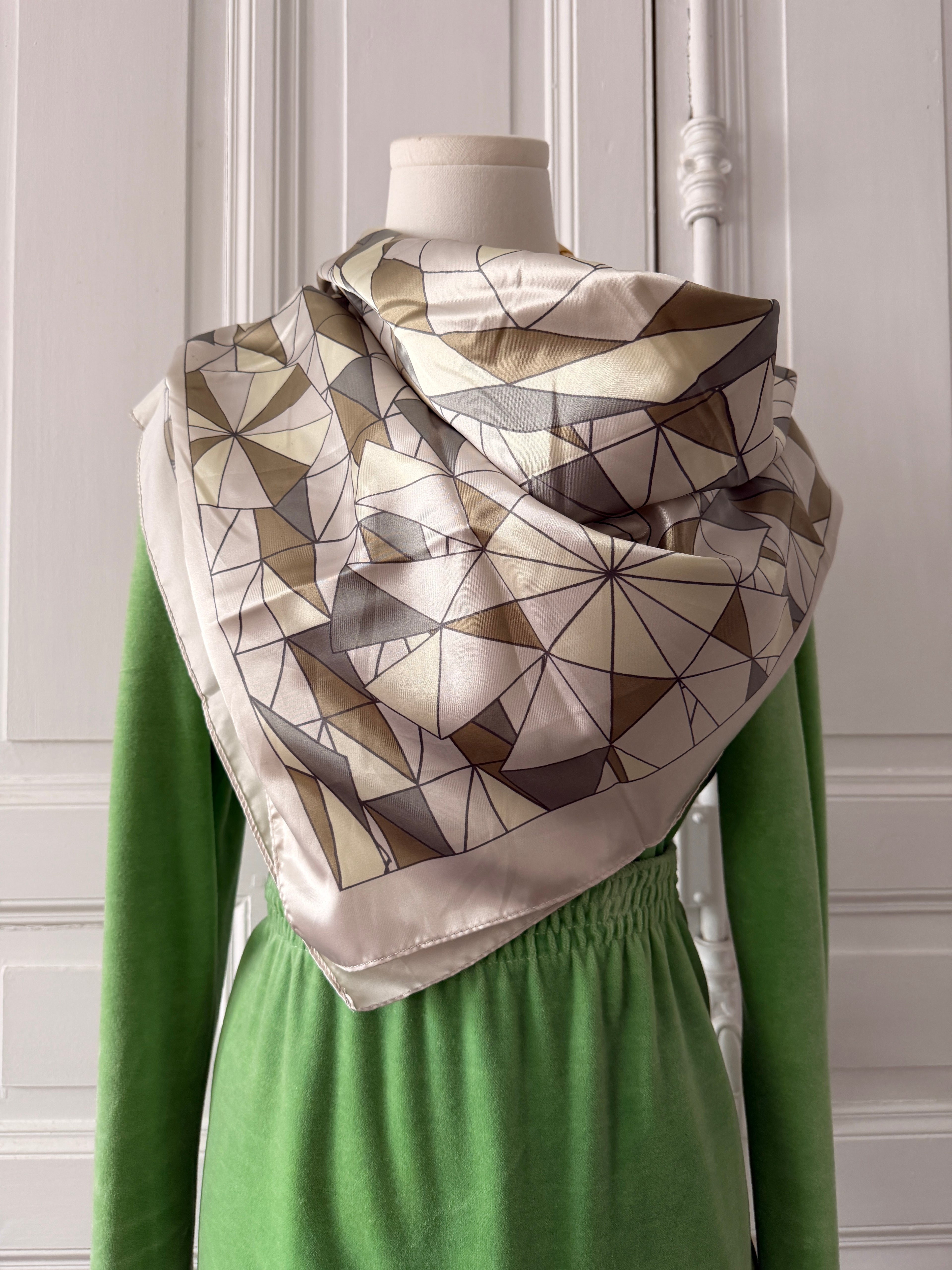 GUY LAROCHE foulard beige vert anis pastel multicolore
