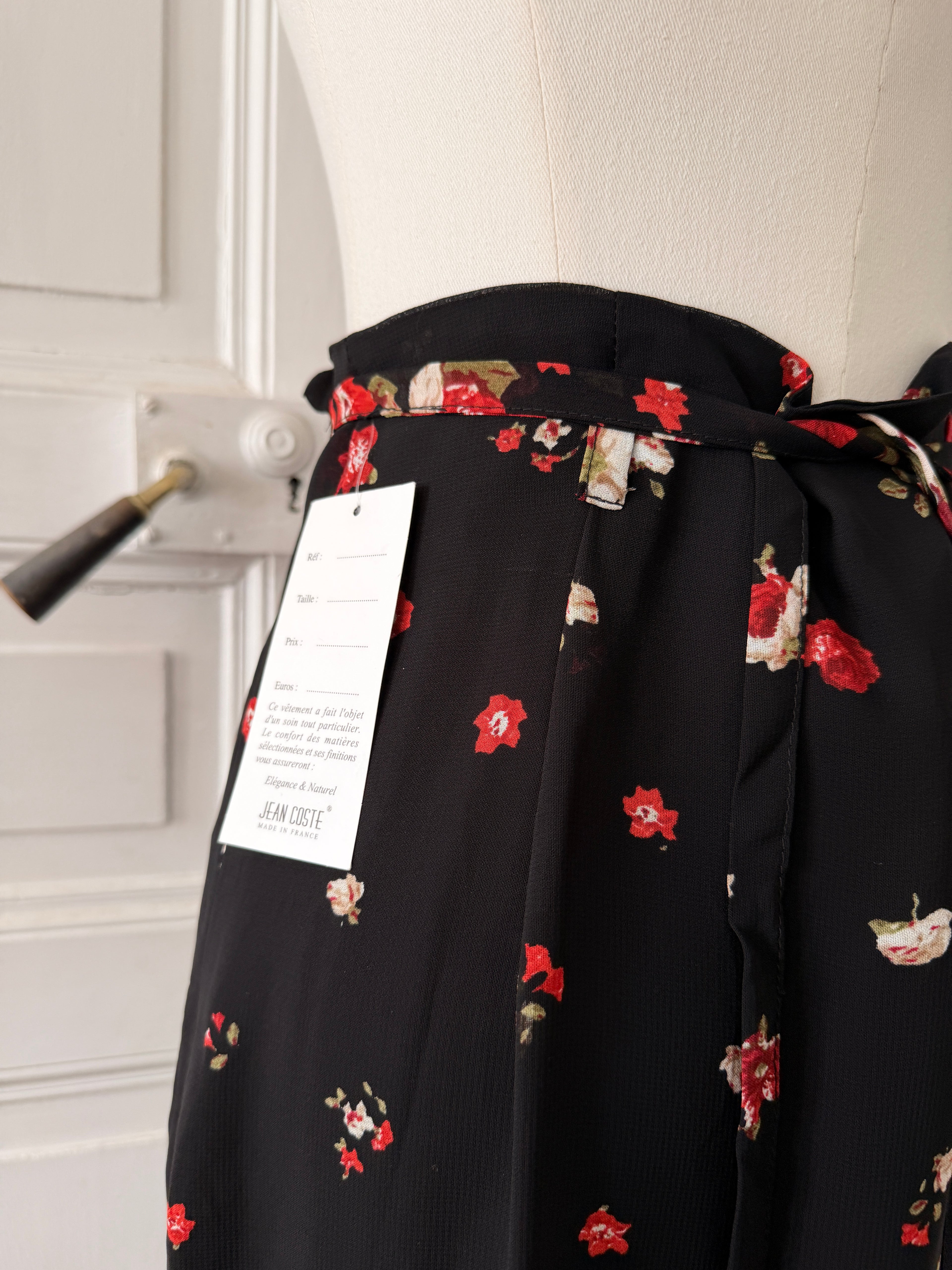 Y2K VINTAGE Jupe portefeuille noire à fleurs rouges