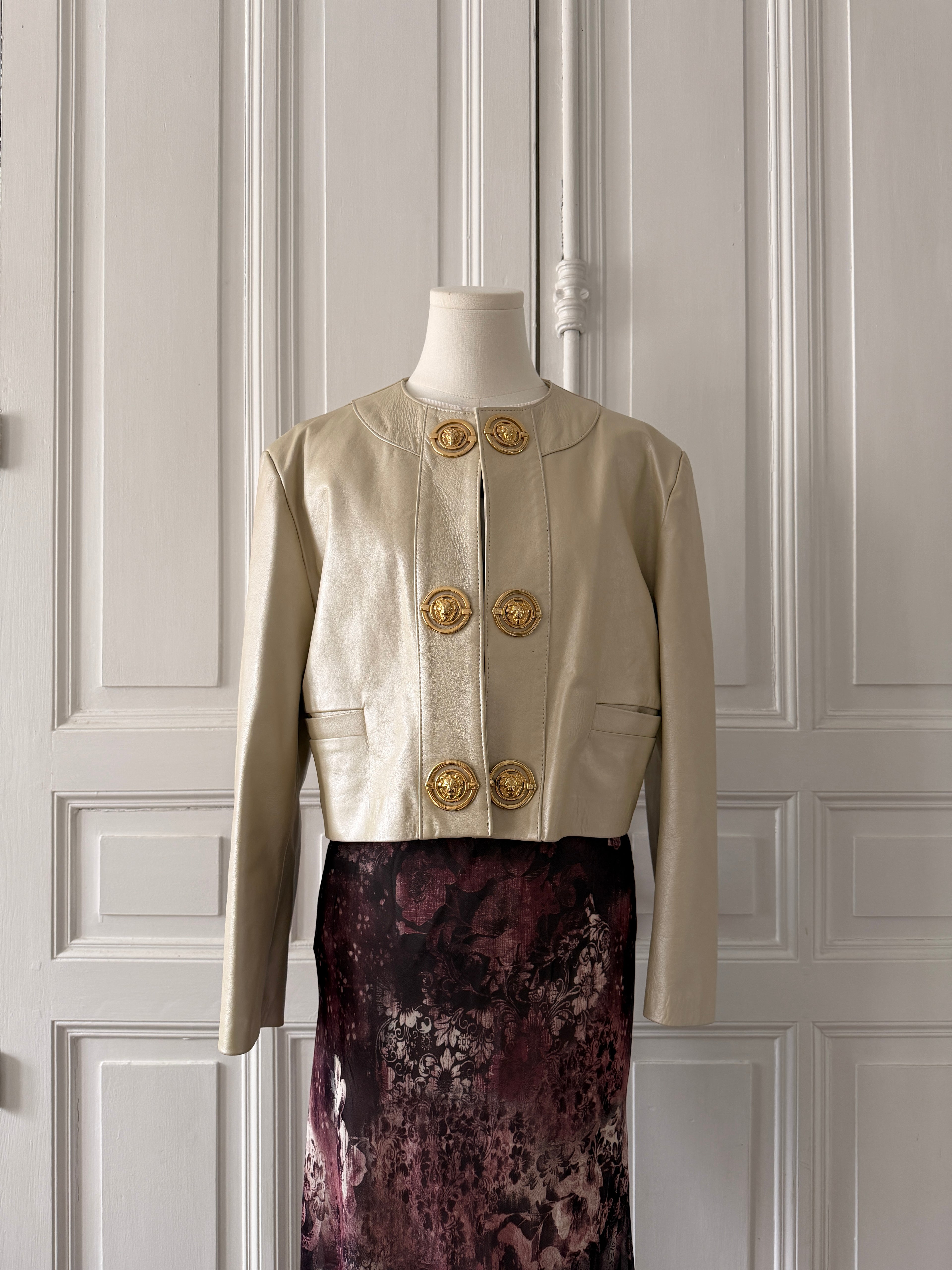 VINTAGE Veste en cuir beige irisé années 80 décoration têtes de lion 38