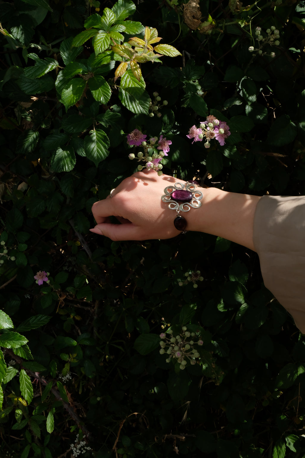 Y2K bracelet argenté avec pierres violettes