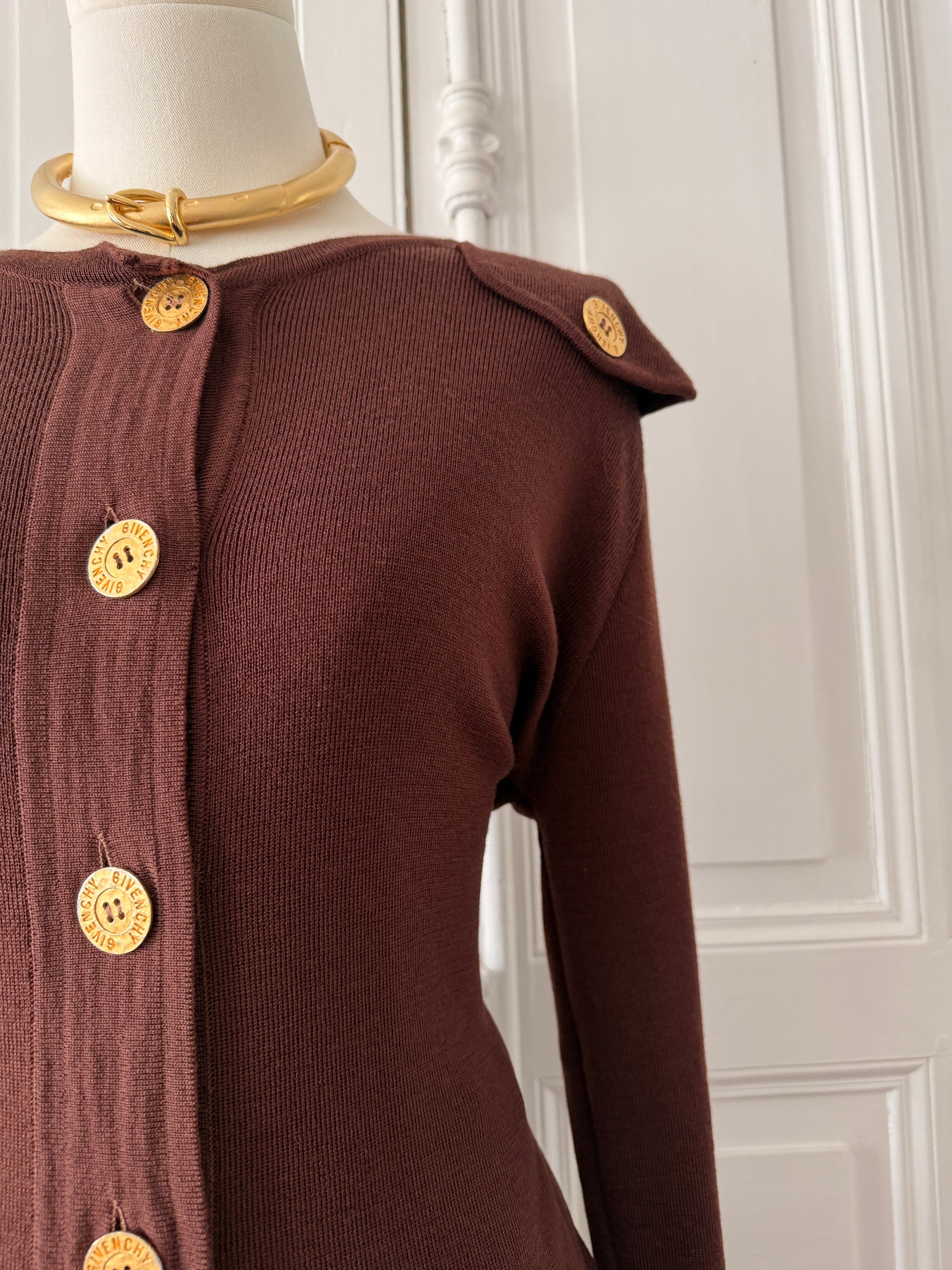 GIVENCHY boutiques veste cardigan/ pull en laine marron boutons dorés