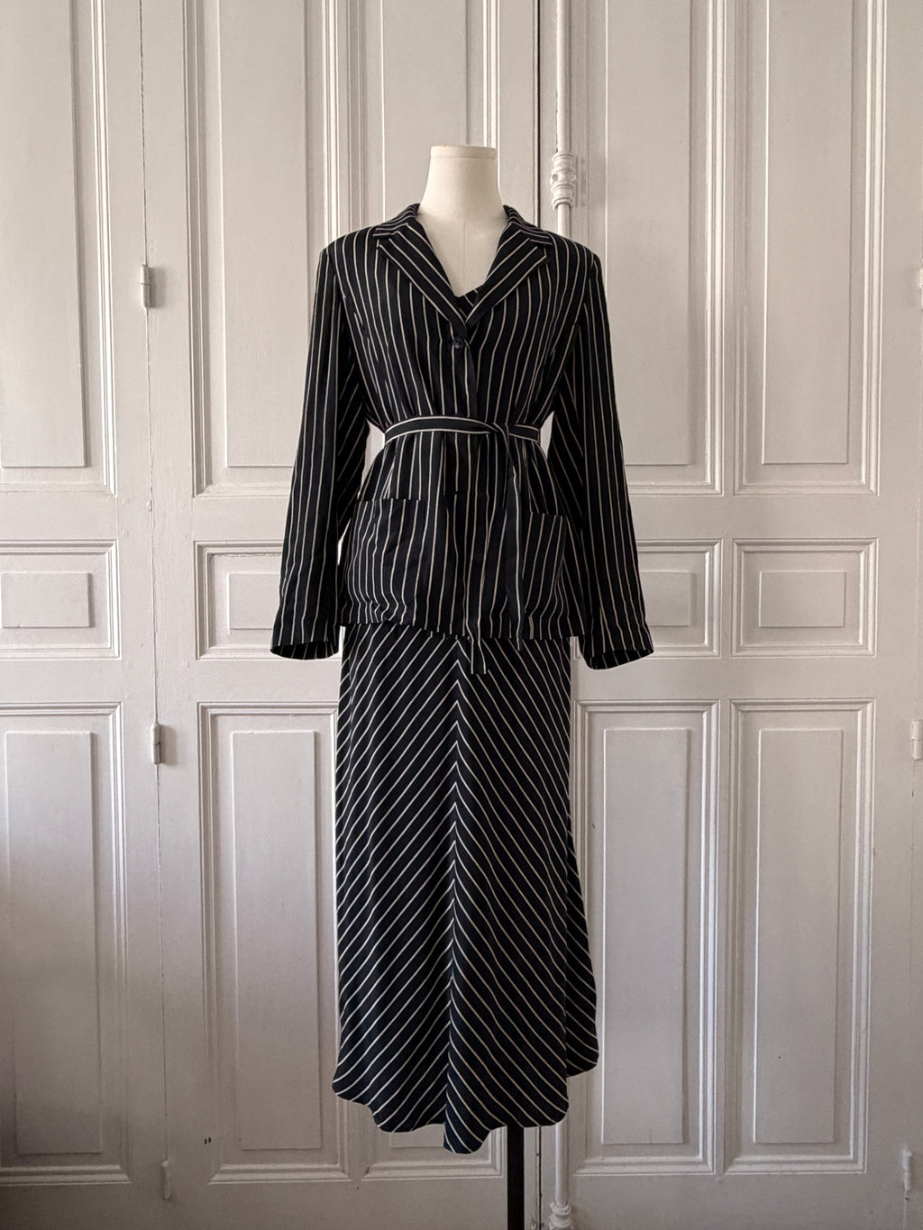 CYRILLUS Ensemble soie veste tailleur robe noir rayé écru taille 36