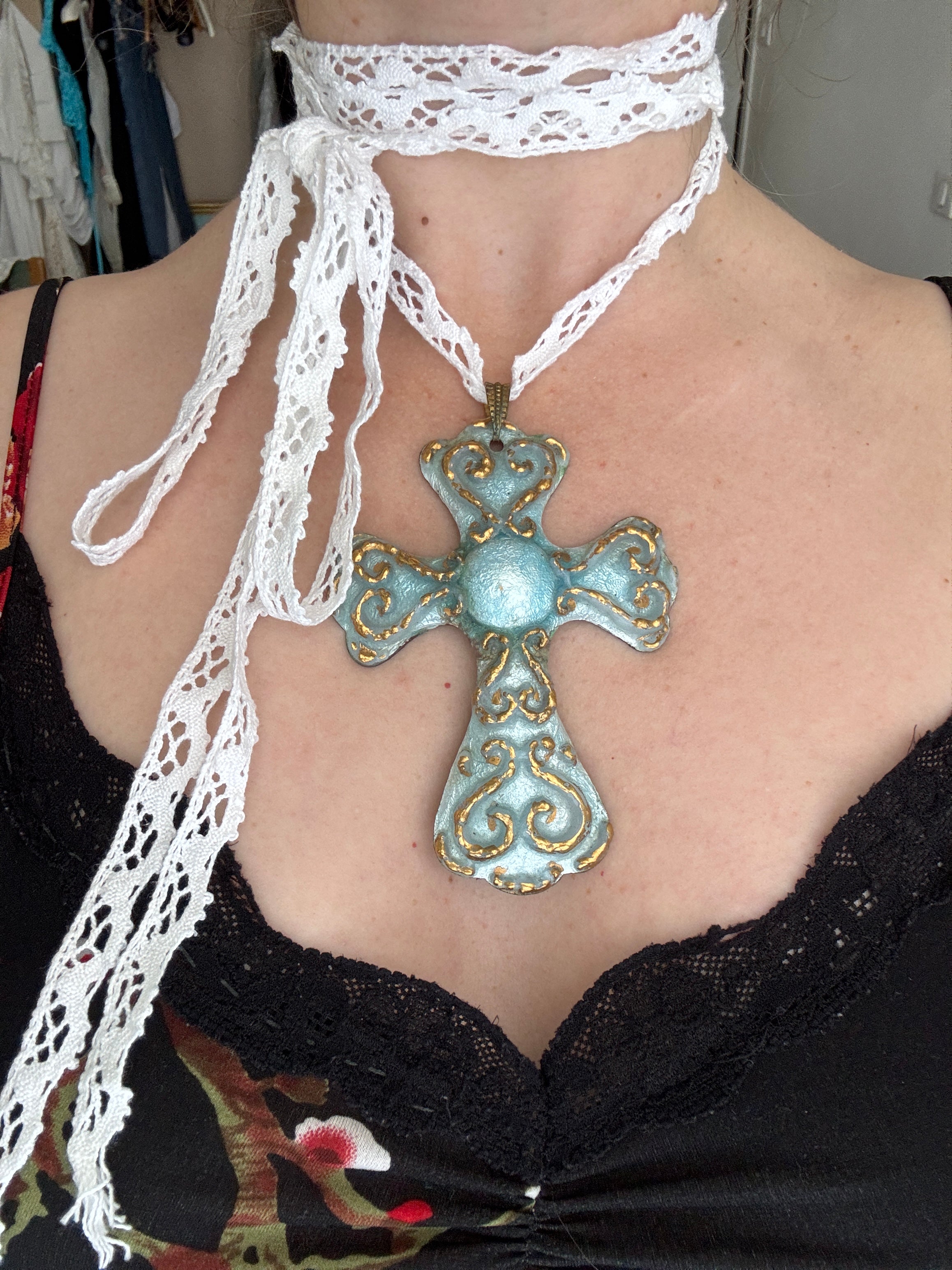 ARTisanal Croix émaillée bleue made in France Limoges