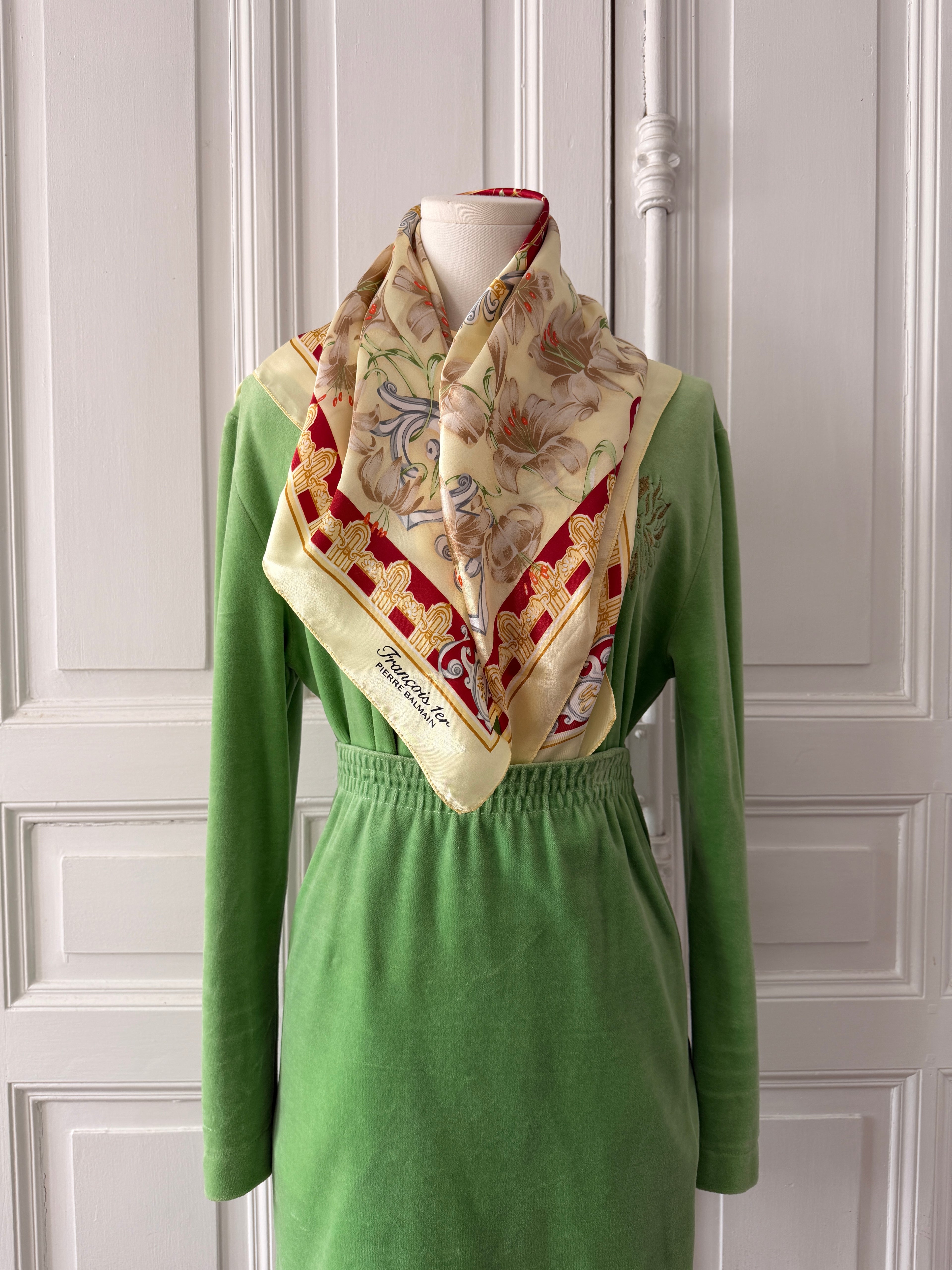 PIERRE BALMAIN foulard François premier fleur rouge