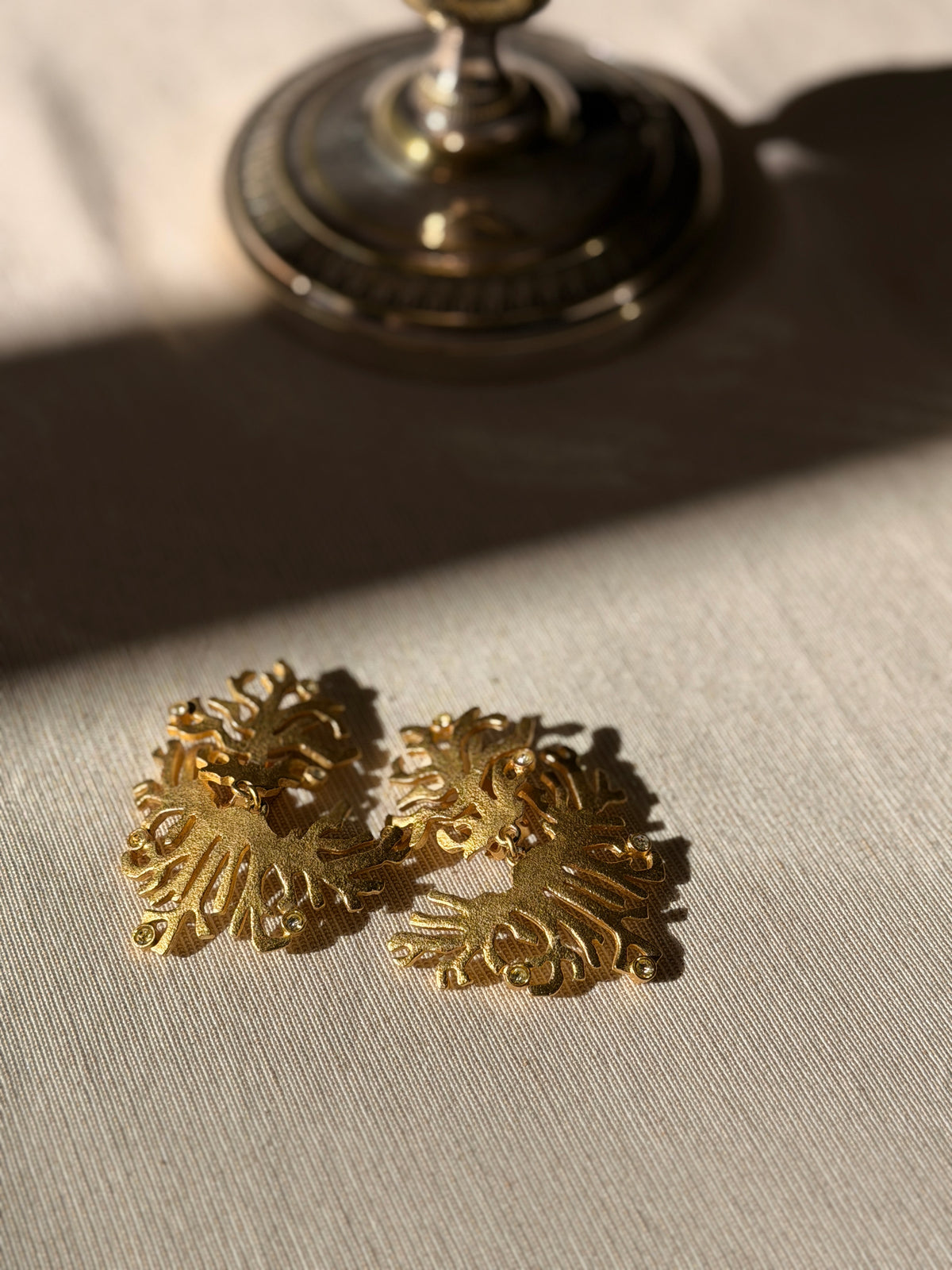 BALENCIAGA Boucles plaquées or et strass
