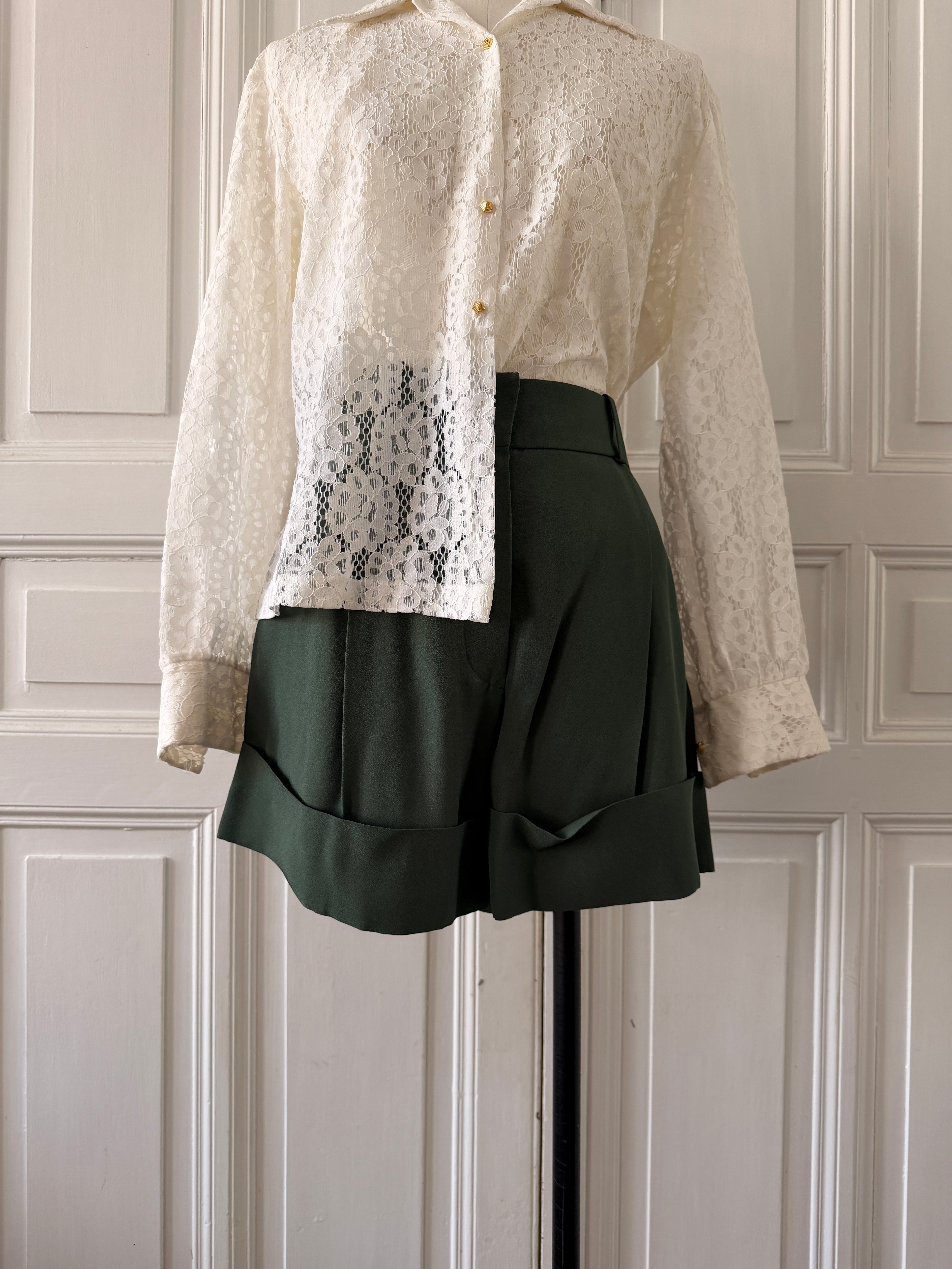 CHLOE Short satin vert sapin taille 38