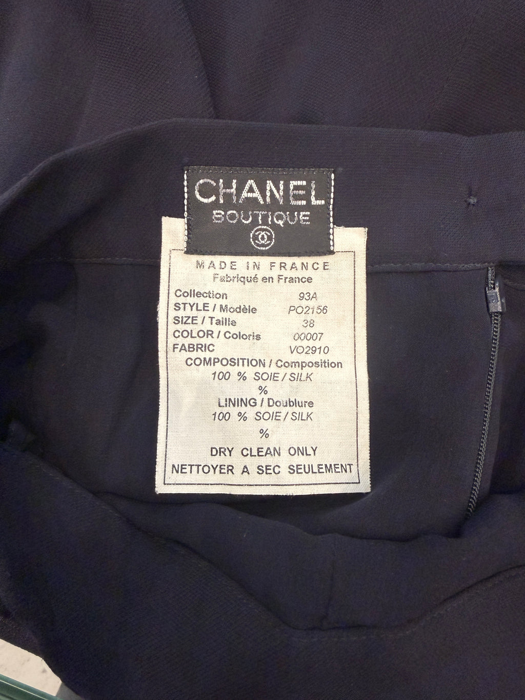CHANEL BOUTIQUE Jupe noire en soie asymétrique Automne 1993