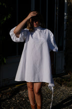 EMMA VERDIER KREMER- Robe mini en coton ancien brodé - Modèle Héritage