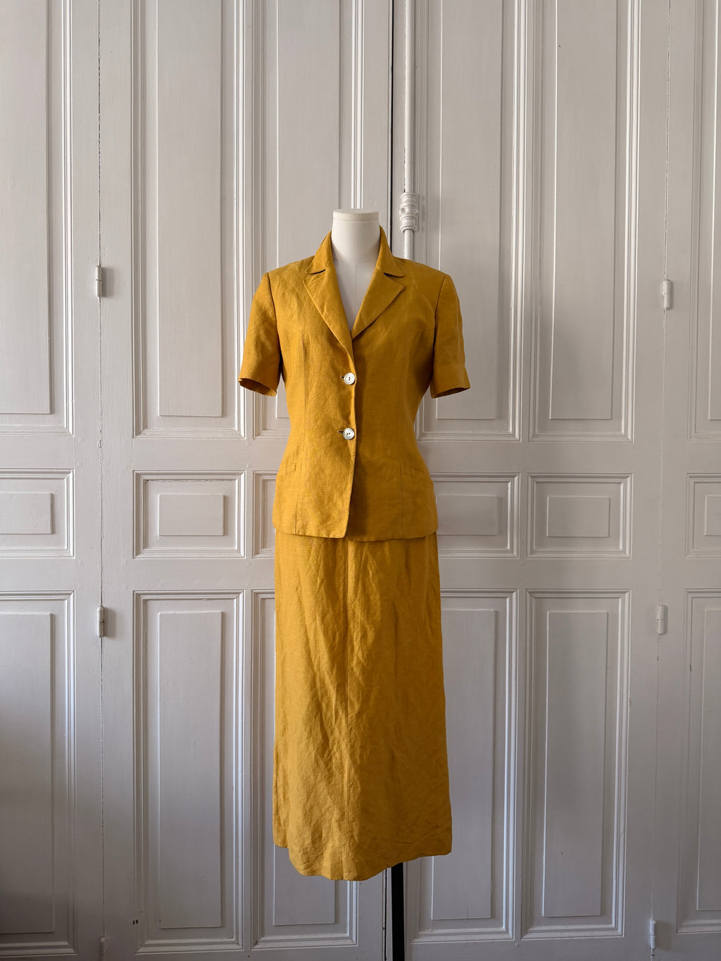 CACHAREL Ensemble tailleur jupe veste manche courte moutarde lin taille 36