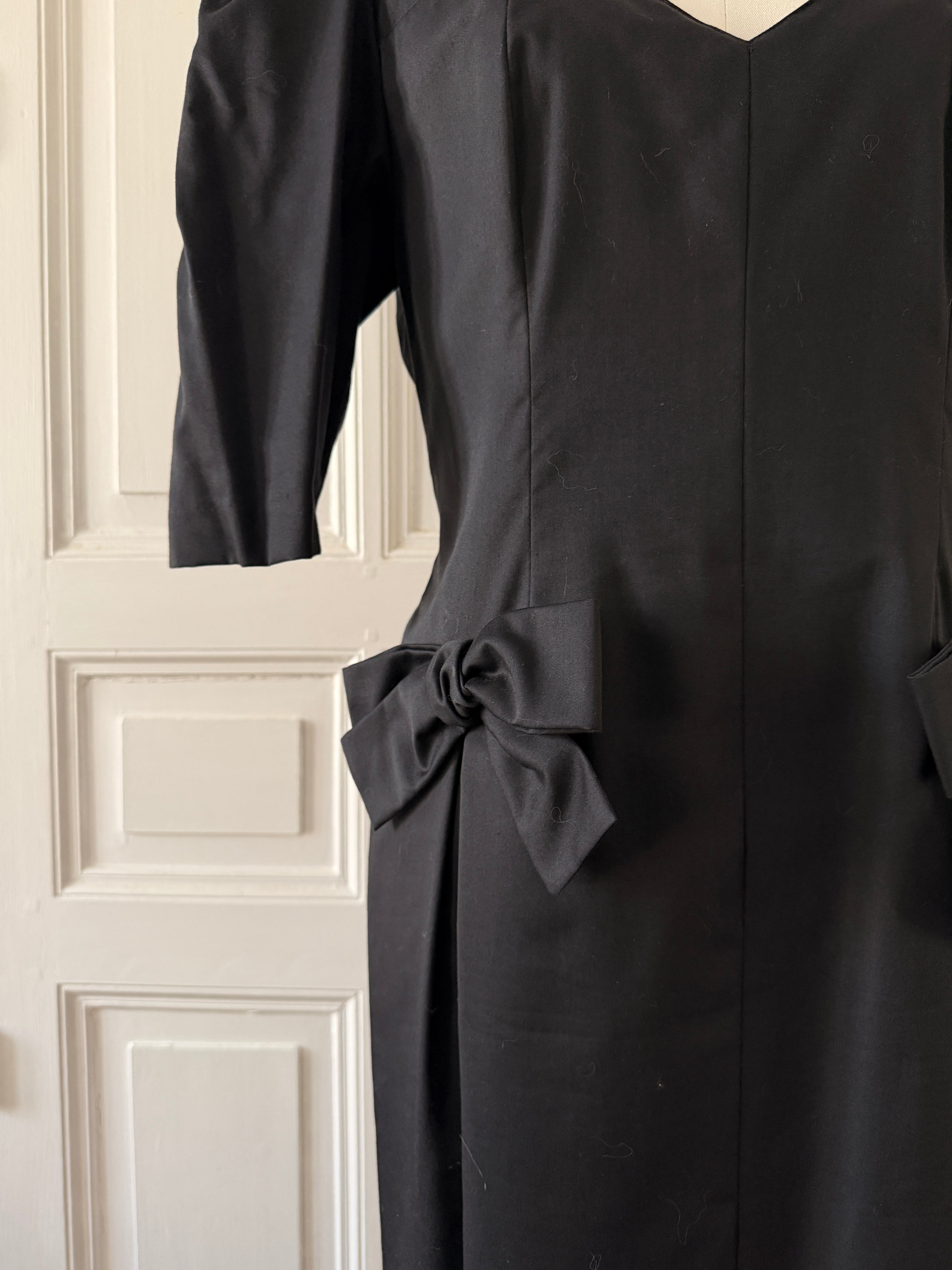 GUY LAROCHE Robe noire taille 38 noeuds