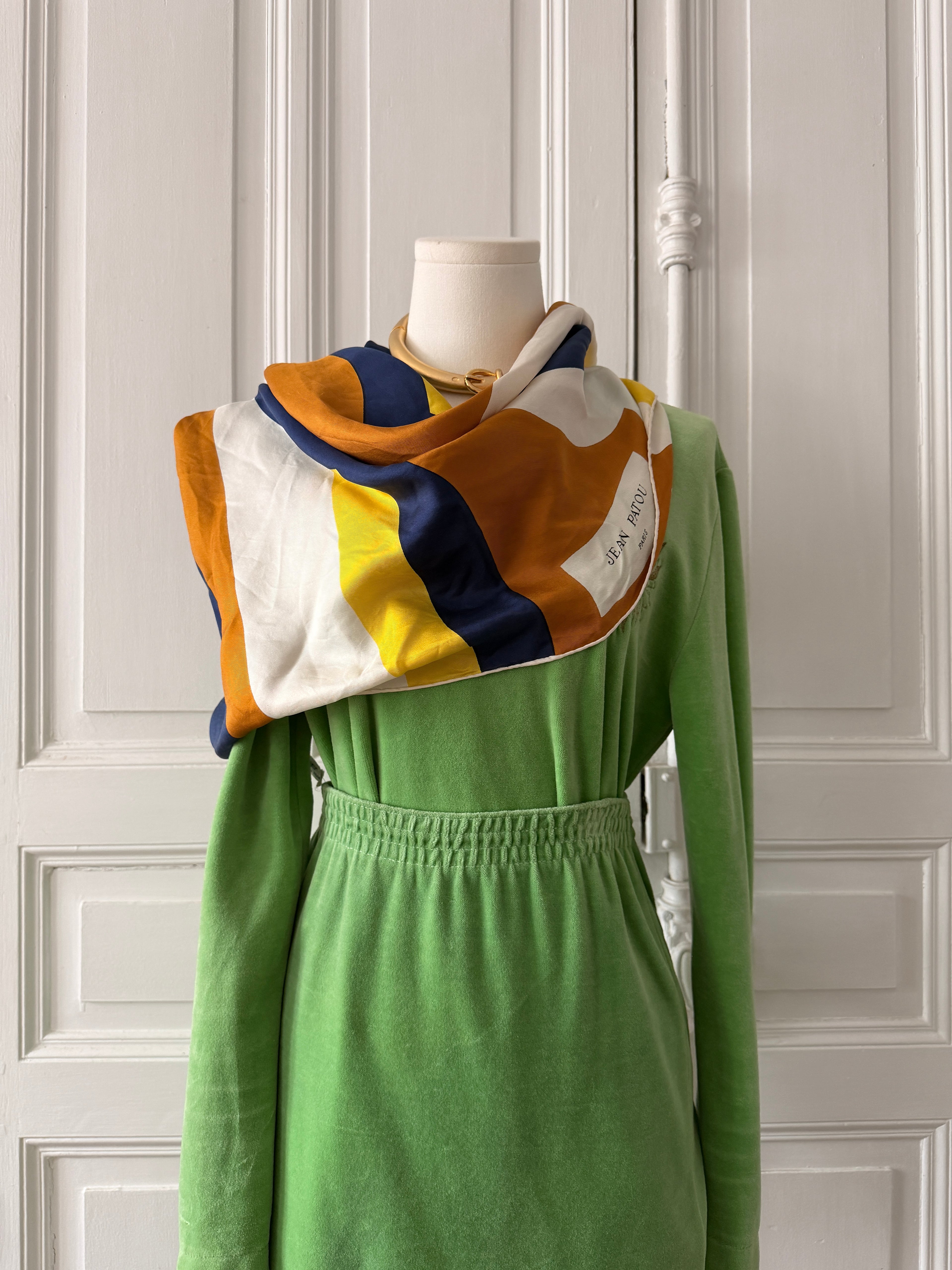 JEAN PATOU foulard carré de soie à motif coloré
