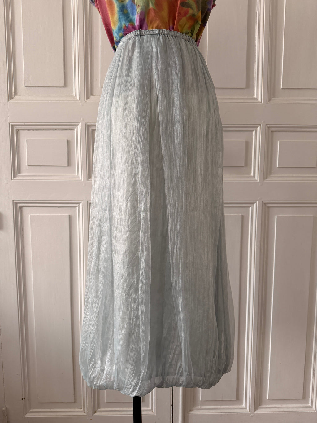 ZAPA jupe en soie bleu effet bouffant foncée taille 38