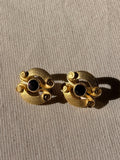 BALENCIAGA Boucles arabesques plaquées or pierre violette