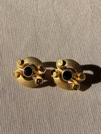 BALENCIAGA Boucles arabesques plaquées or pierre violette
