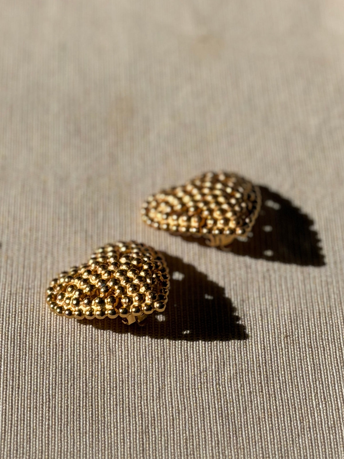 BALENCIAGA Boucle à clip cœur