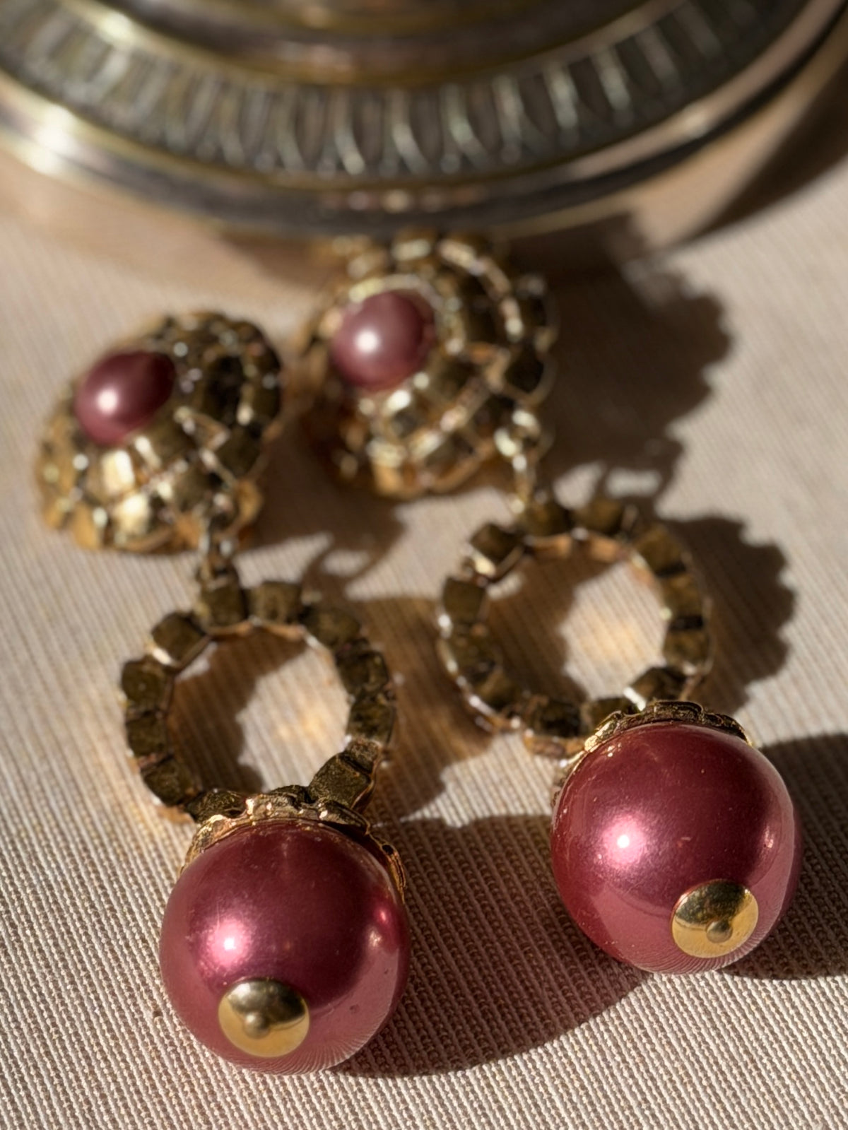 PAGGY PARIS Boucles pendantes à trois éléments et perles violettes