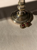 VINTAGE Boucles couleur or élément en verre rouge sertis au centre