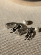 BALENCIAGA Boucles style tribal pic et 2 perles