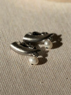 BALENCIAGA Boucles style tribal pic et 2 perles