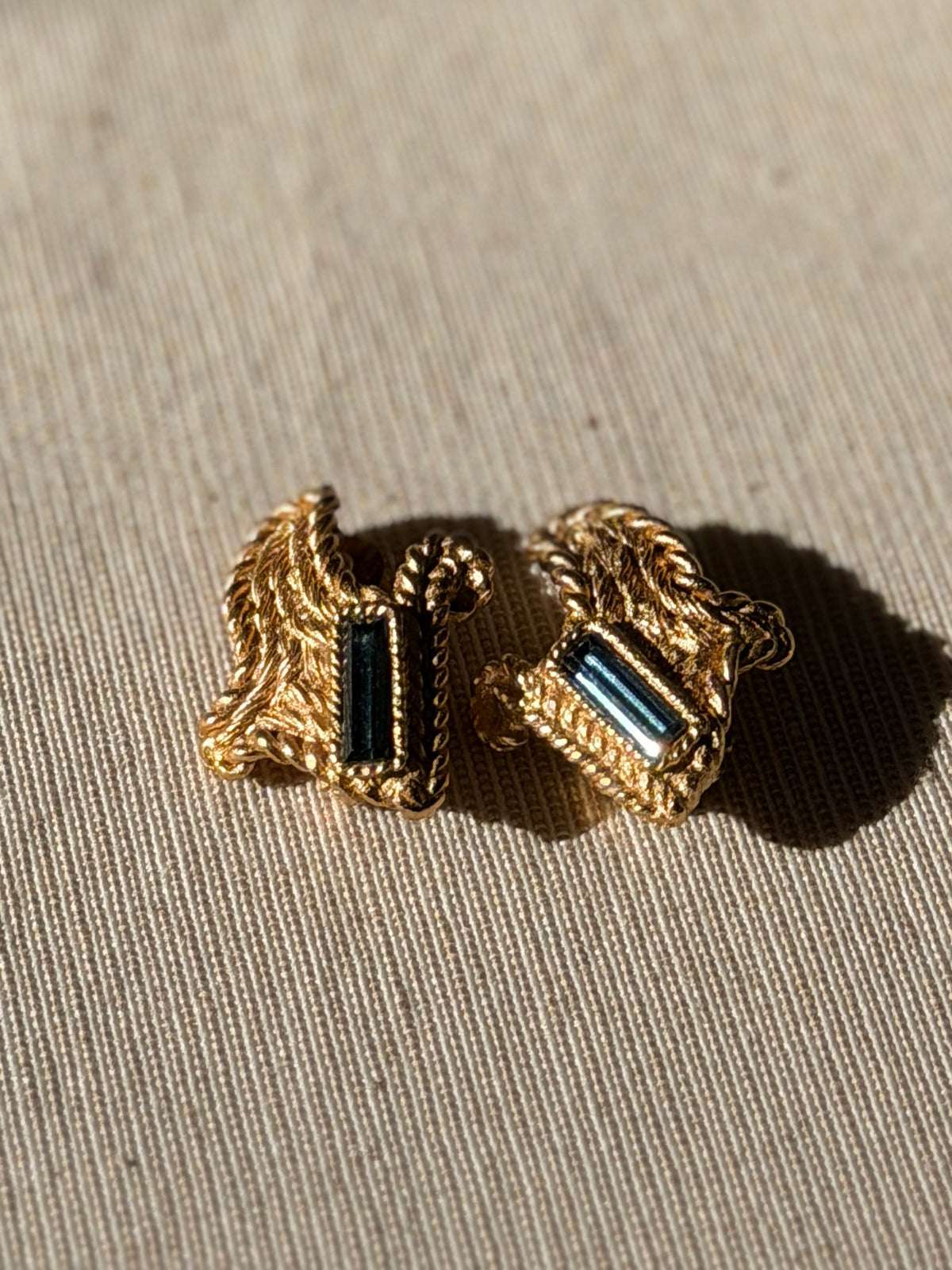 BALENCIAGA Boucles clip avec Pierre verte
