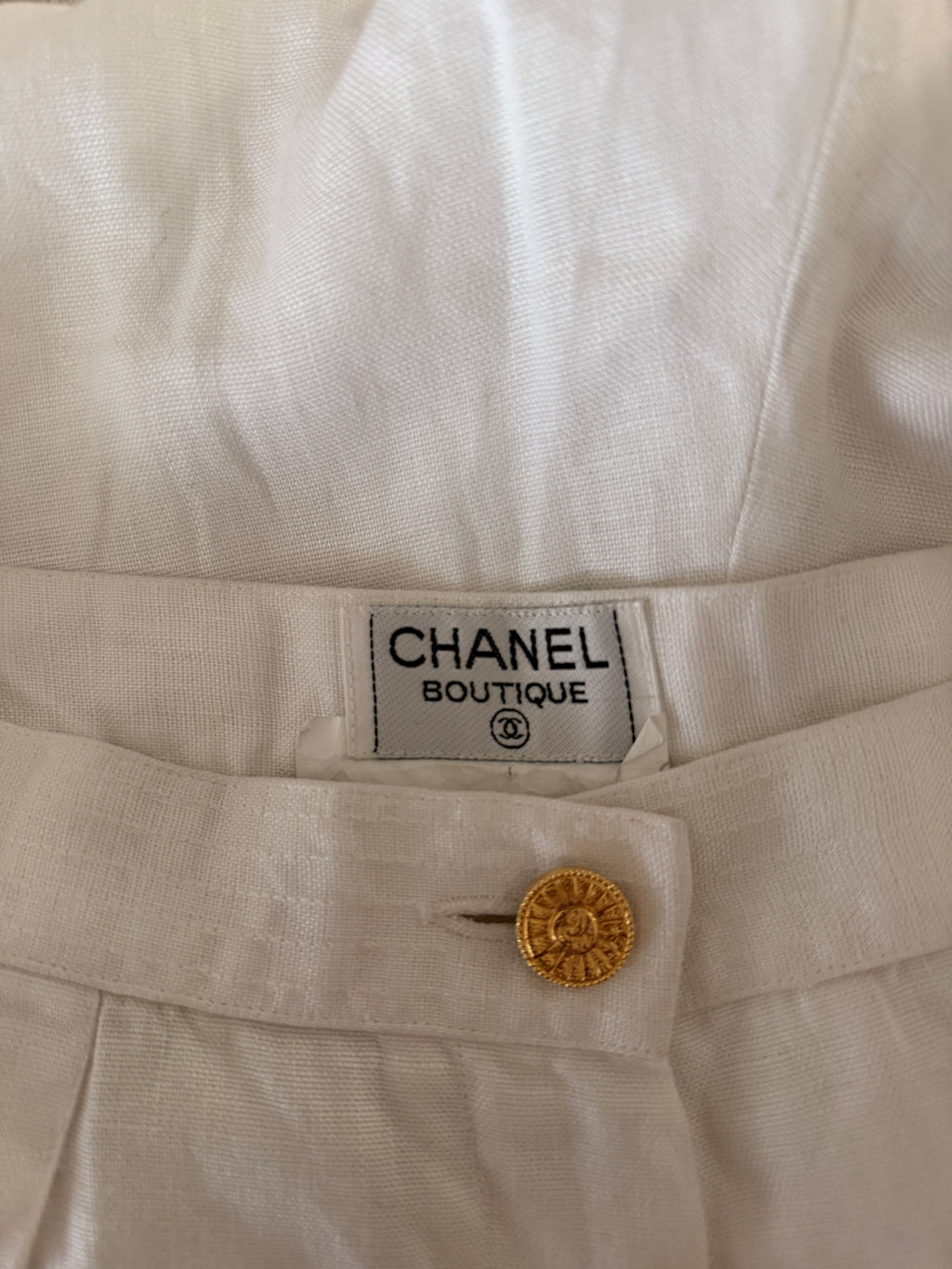 CHANEL Pantalon années 80 taille 34 en lin blanc - bouton doré soleil