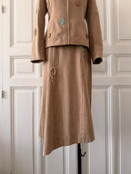 VINTAGE Ensemble veste jupe effet peau de gant velours brodé taille 36