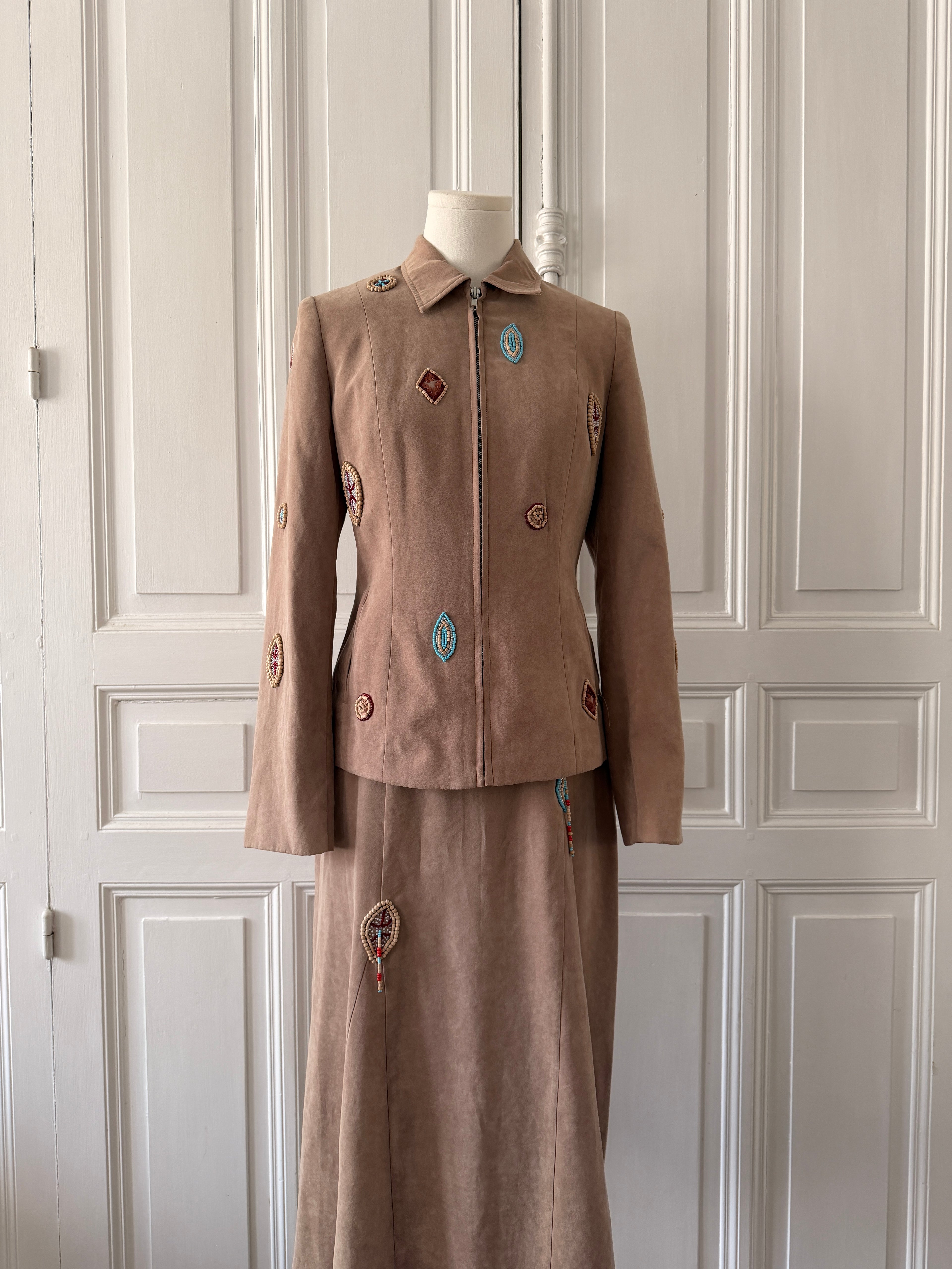 VINTAGE Ensemble veste jupe effet peau de gant velours brodé taille 36