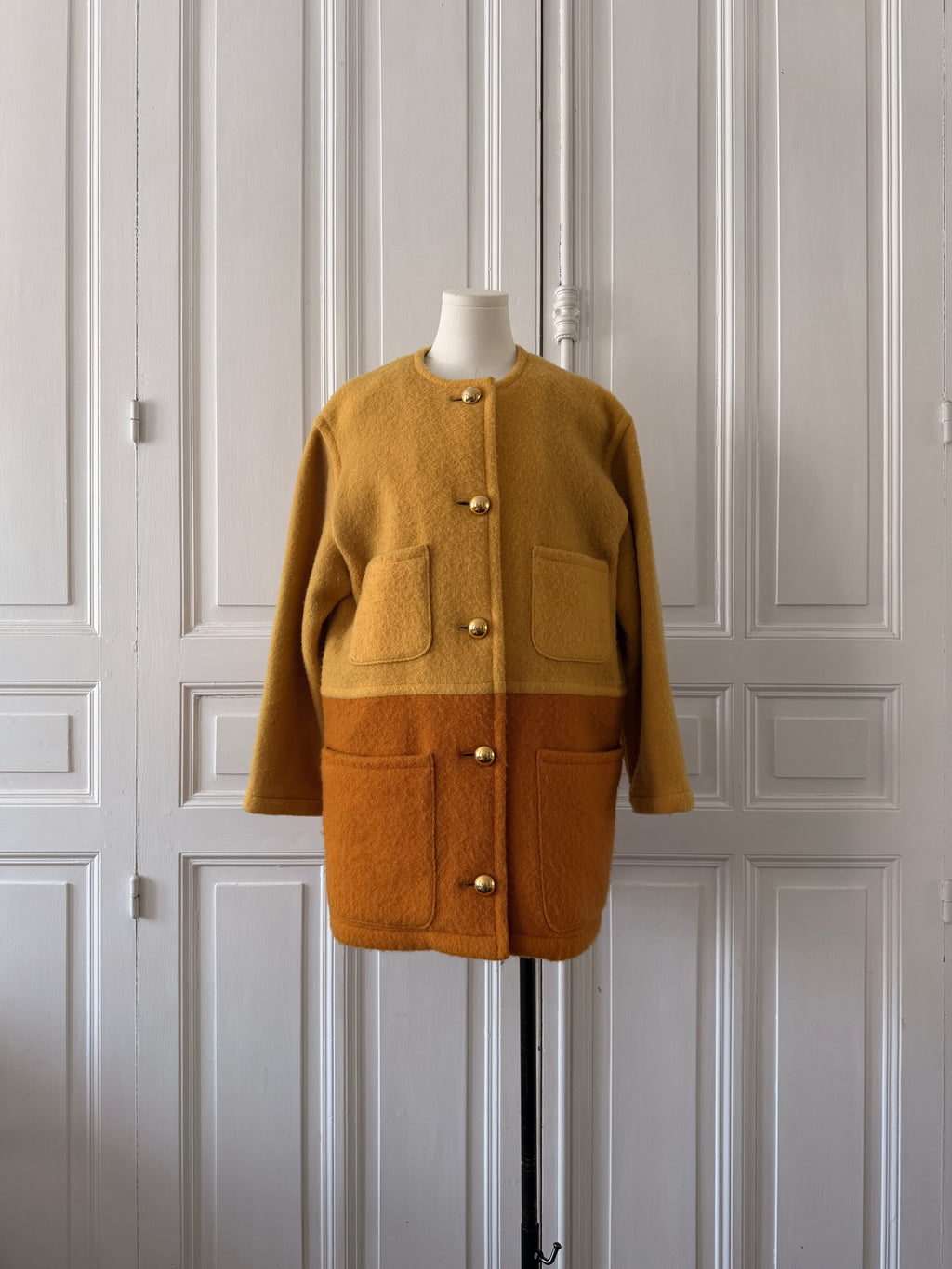 GUY LAROCHE Manteau en laine bicolore bouton doré taille 38