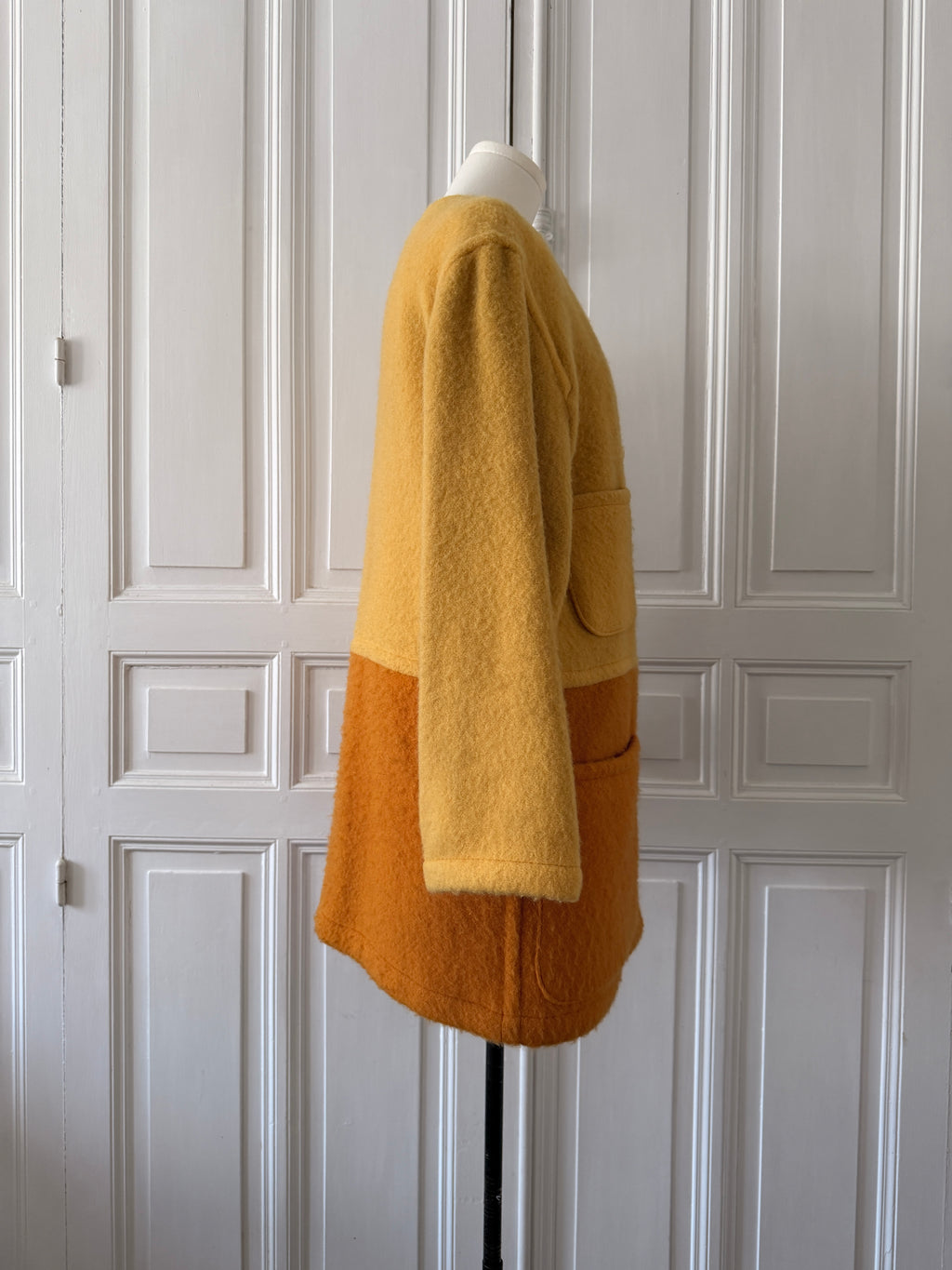 GUY LAROCHE Manteau en laine bicolore bouton doré taille 38