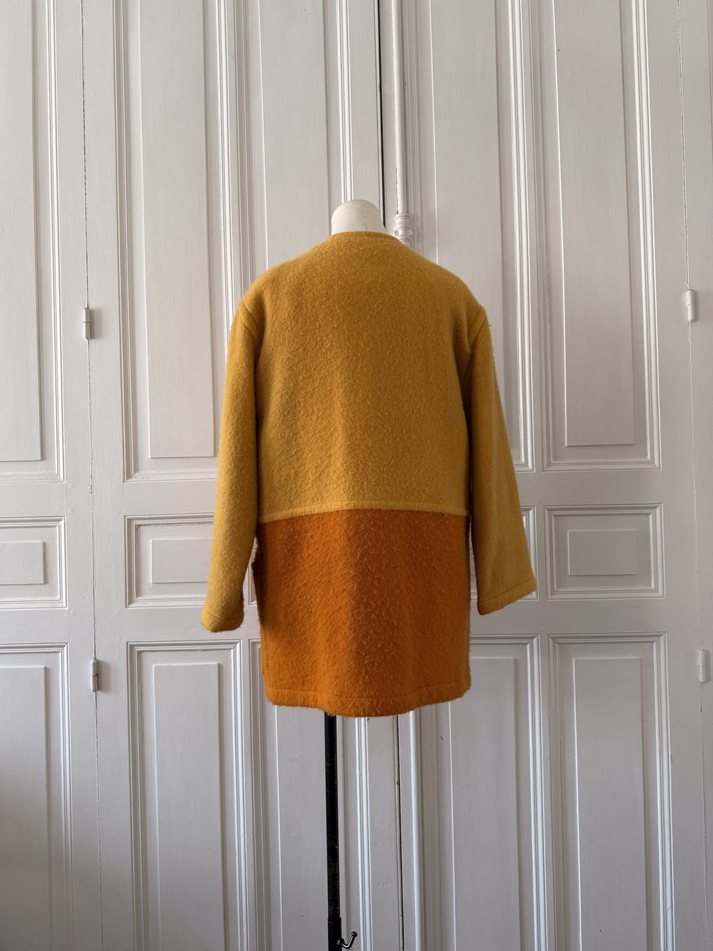 GUY LAROCHE Manteau en laine bicolore bouton doré taille 38