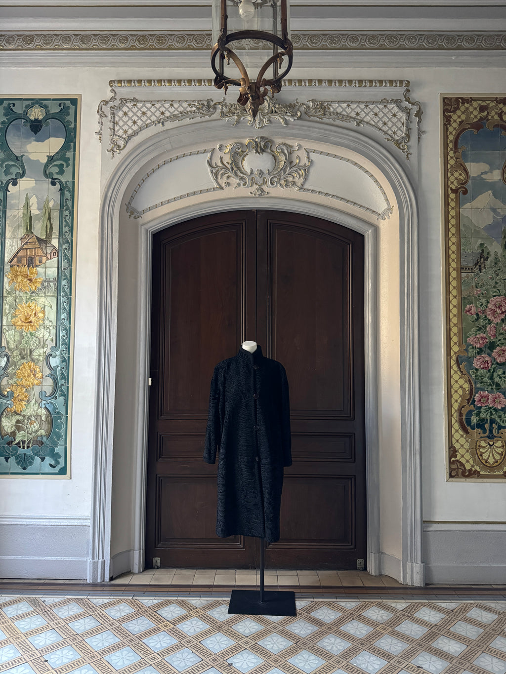 Manteau noir astrakan